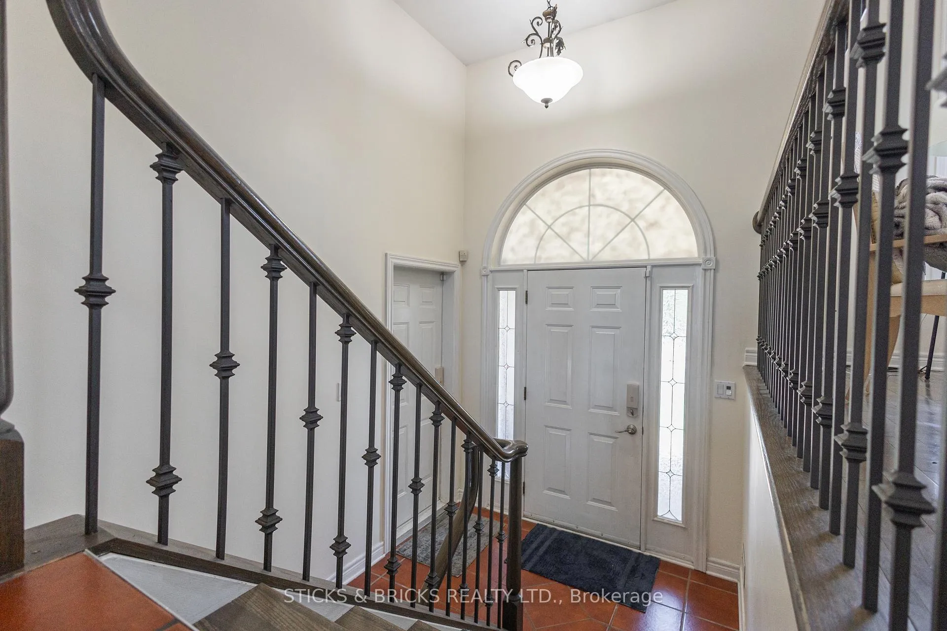 Photo 5 of 8207 Beaver Glen Drive, Niagara Falls, Ascot — HOMEH