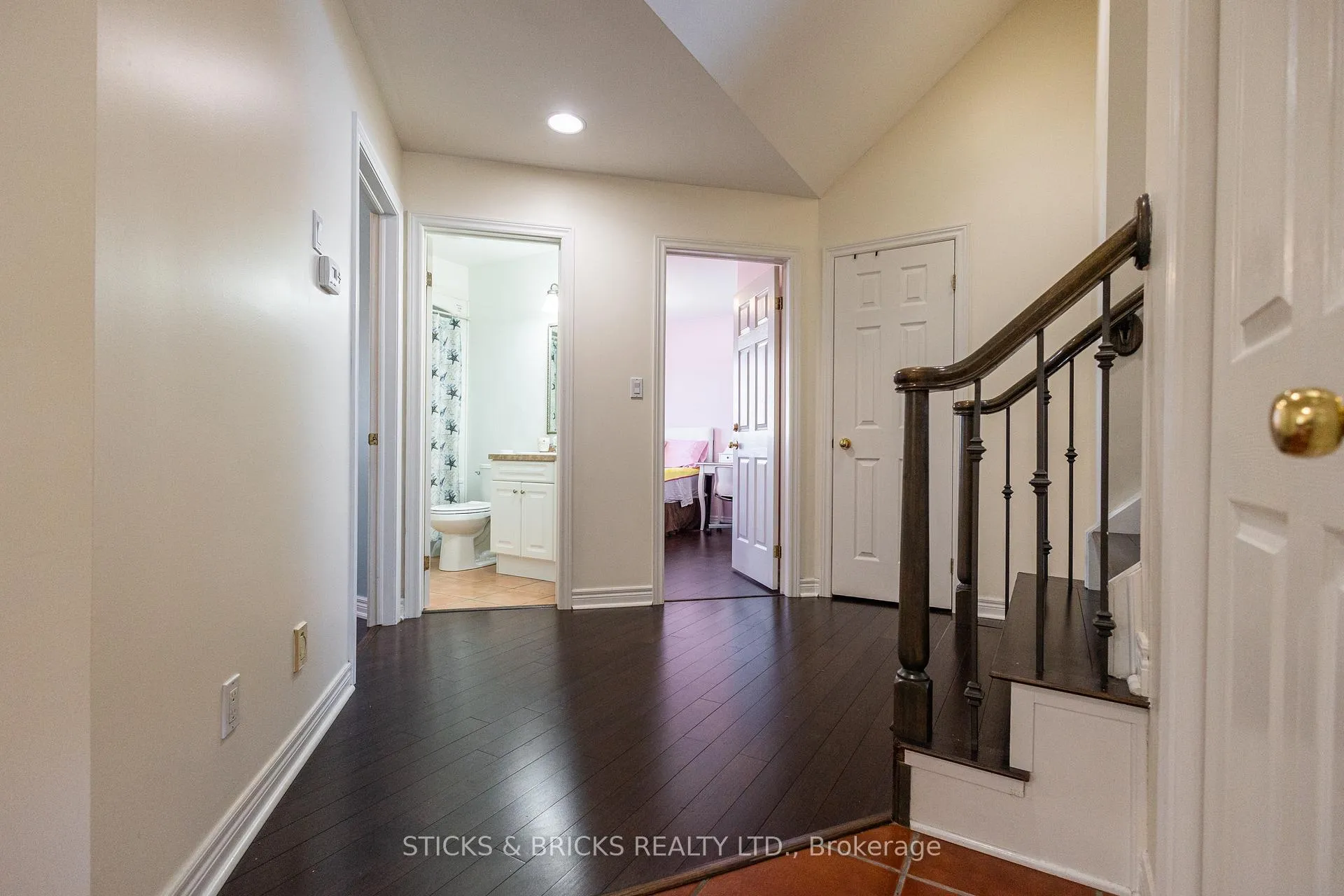 Photo 15 of 8207 Beaver Glen Drive, Niagara Falls, Ascot — HOMEH