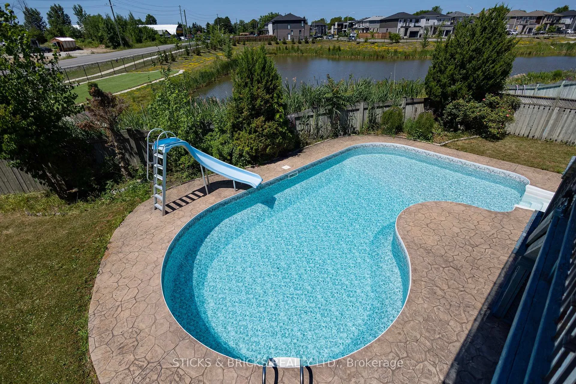 Photo 35 of 8207 Beaver Glen Drive, Niagara Falls, Ascot — HOMEH
