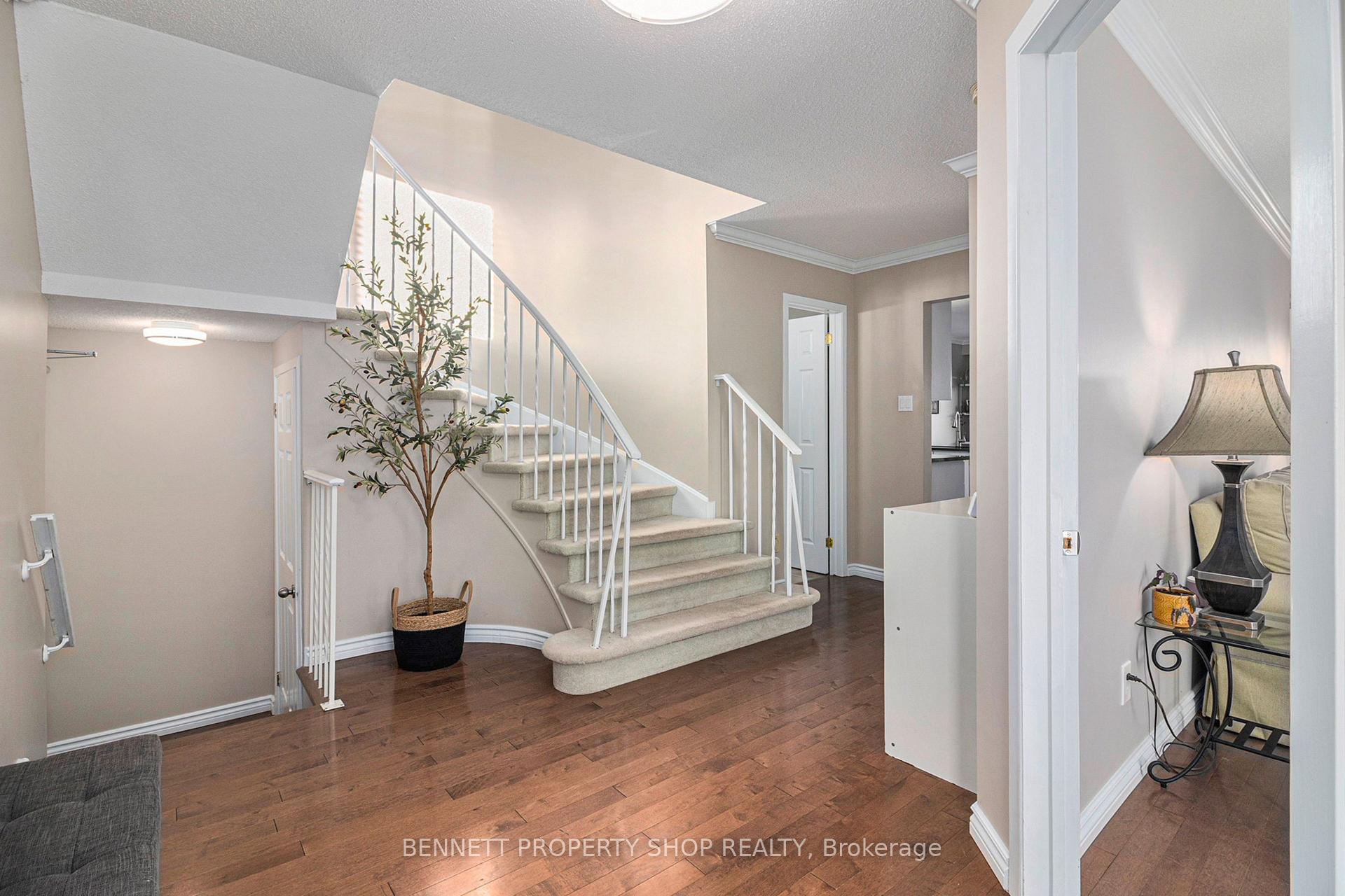 Photo 3 of 1865 Leclair Crescent, Ottawa, Queenswood Heights South — HOMEH