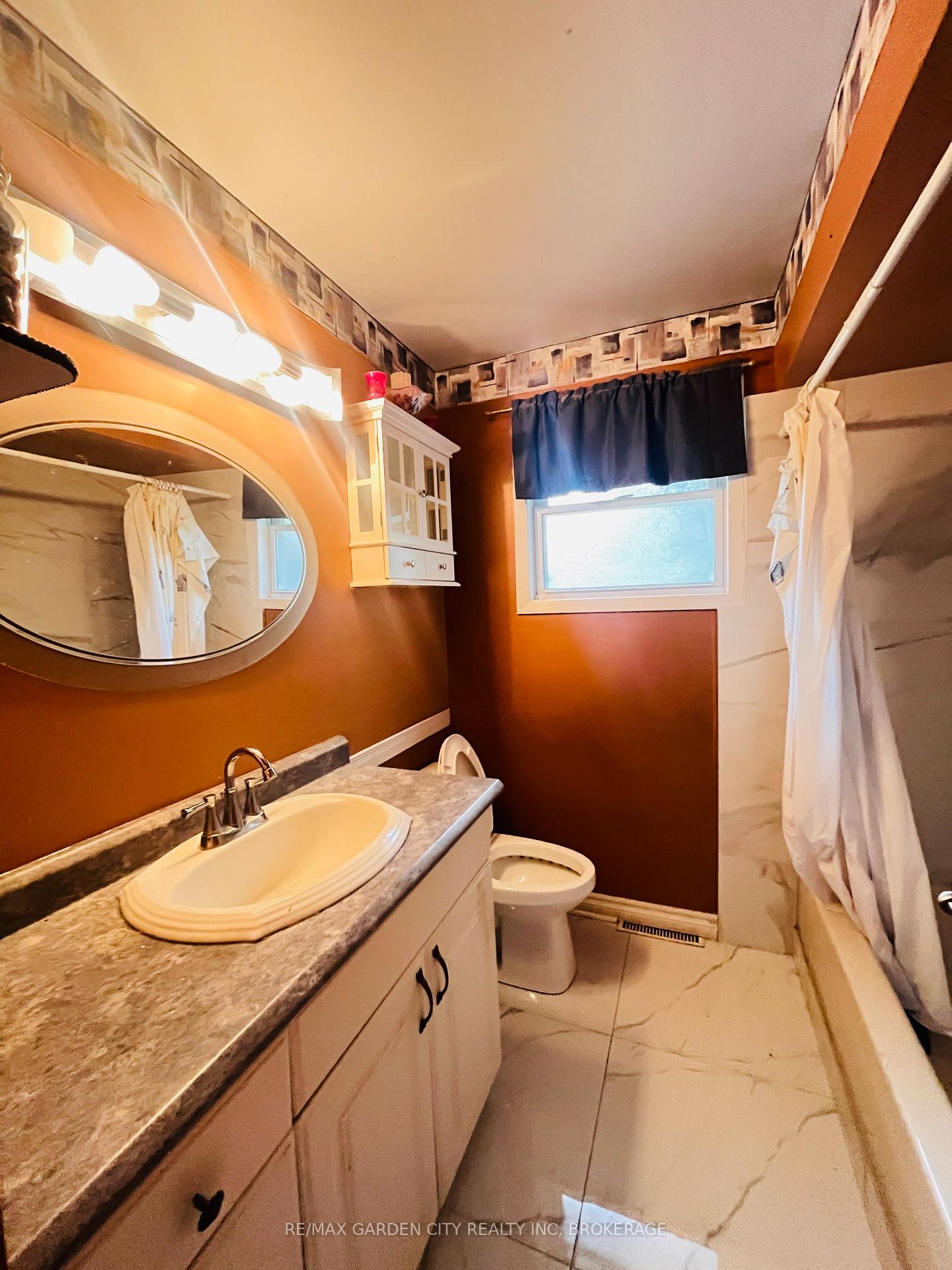 Photo 5 of 8390 Breadner Crescent, Niagara Falls, Chippawa — HOMEH