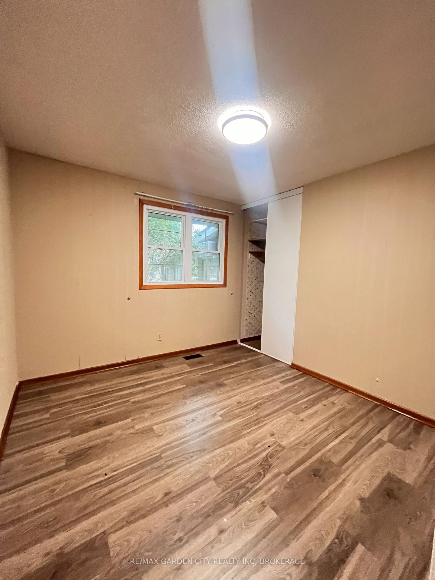 Photo 6 of 8390 Breadner Crescent, Niagara Falls, Chippawa — HOMEH
