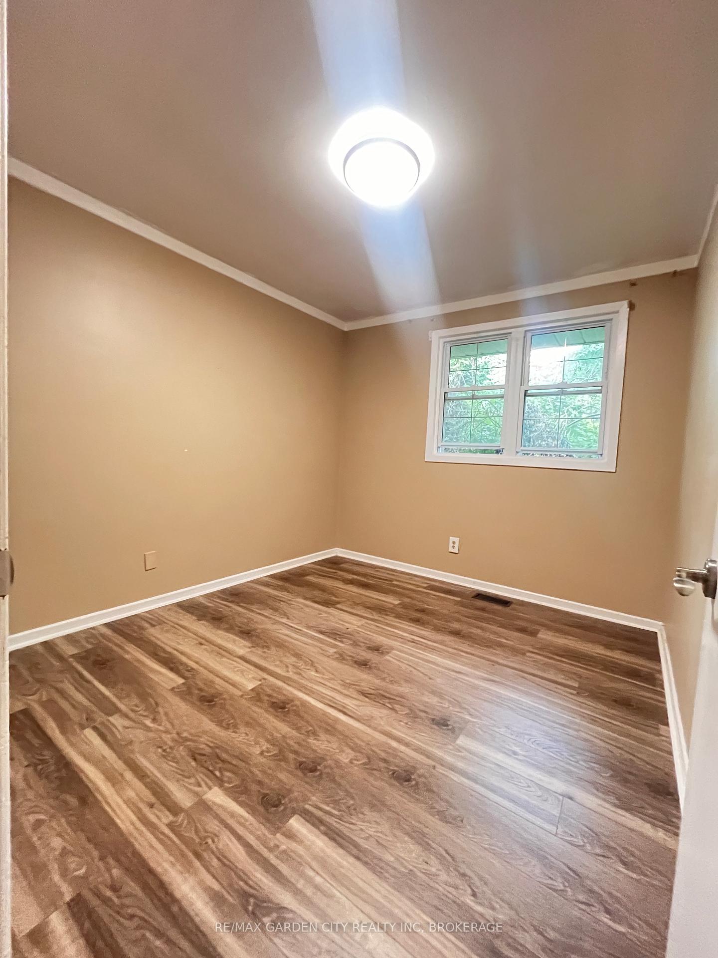 Photo 7 of 8390 Breadner Crescent, Niagara Falls, Chippawa — HOMEH
