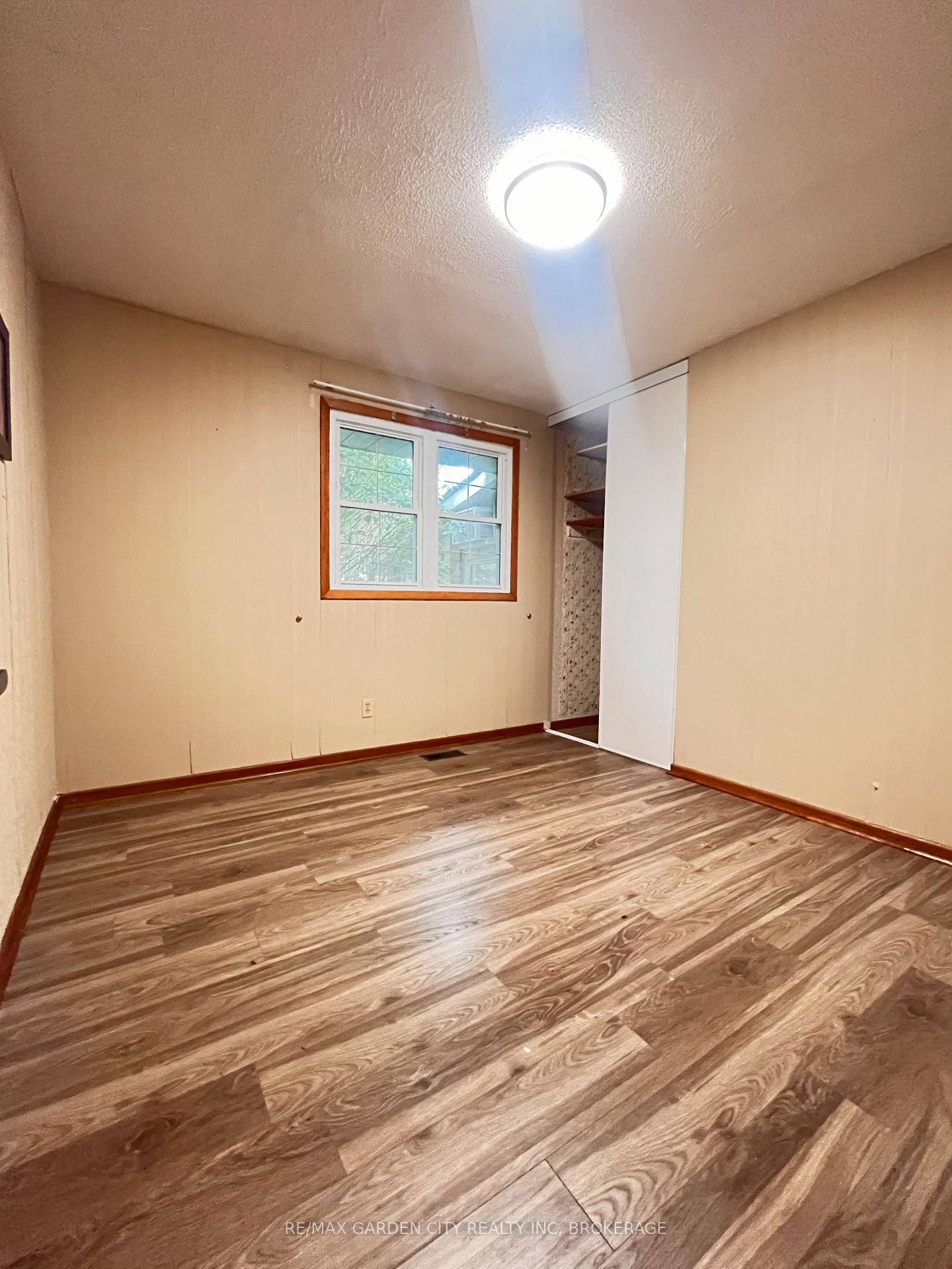 Photo 8 of 8390 Breadner Crescent, Niagara Falls, Chippawa — HOMEH