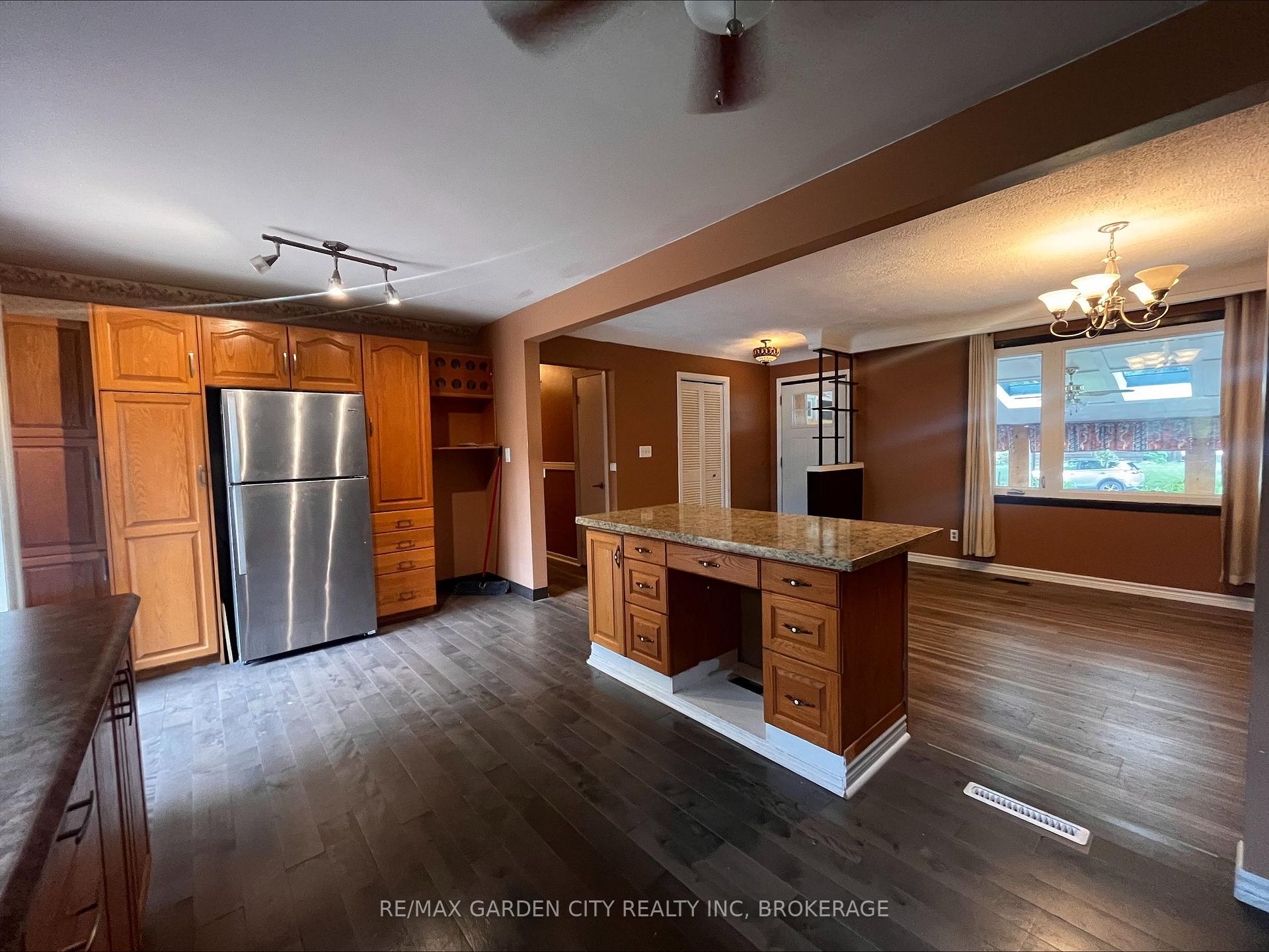 Photo 10 of 8390 Breadner Crescent, Niagara Falls, Chippawa — HOMEH