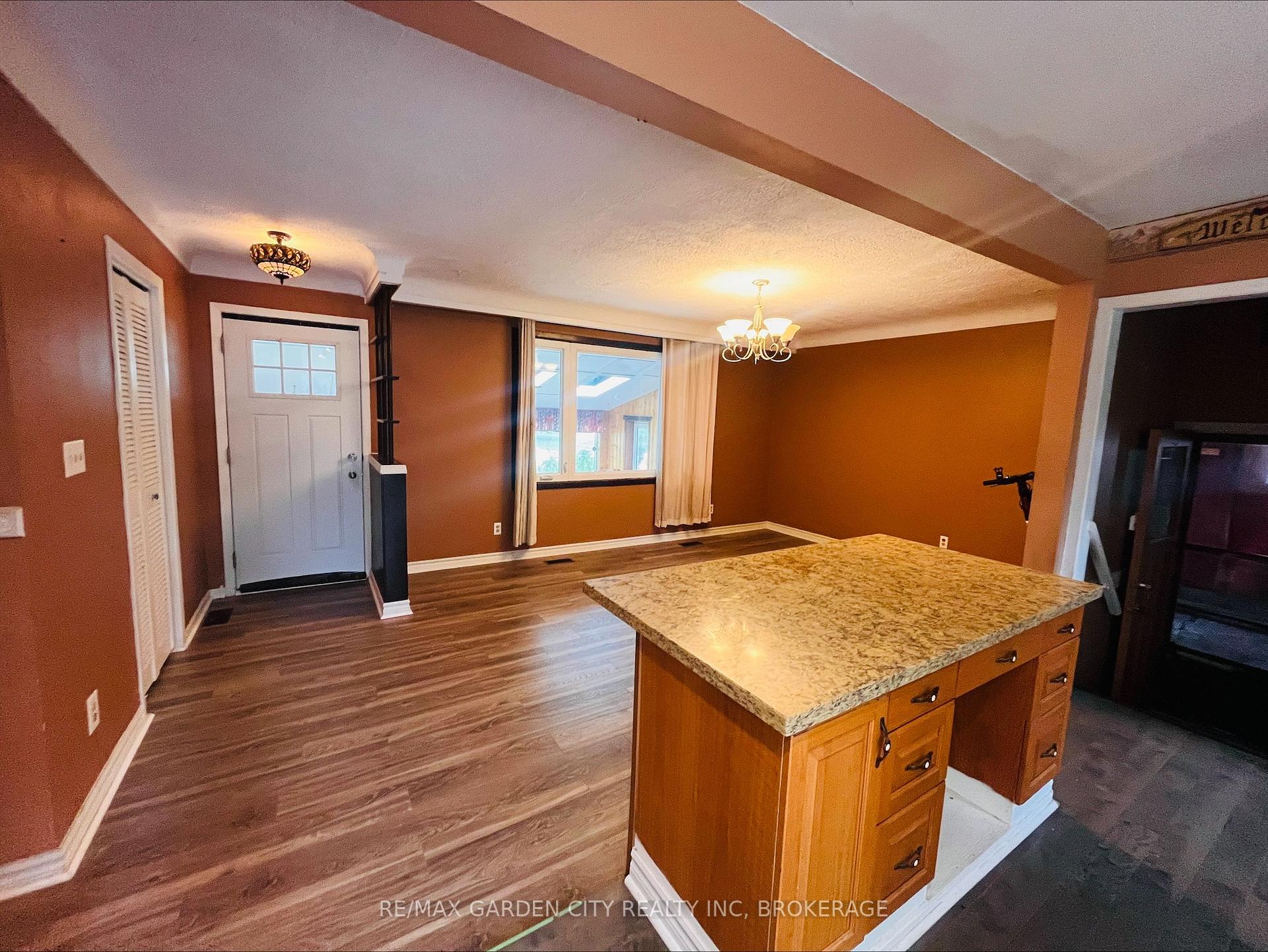 Photo 12 of 8390 Breadner Crescent, Niagara Falls, Chippawa — HOMEH