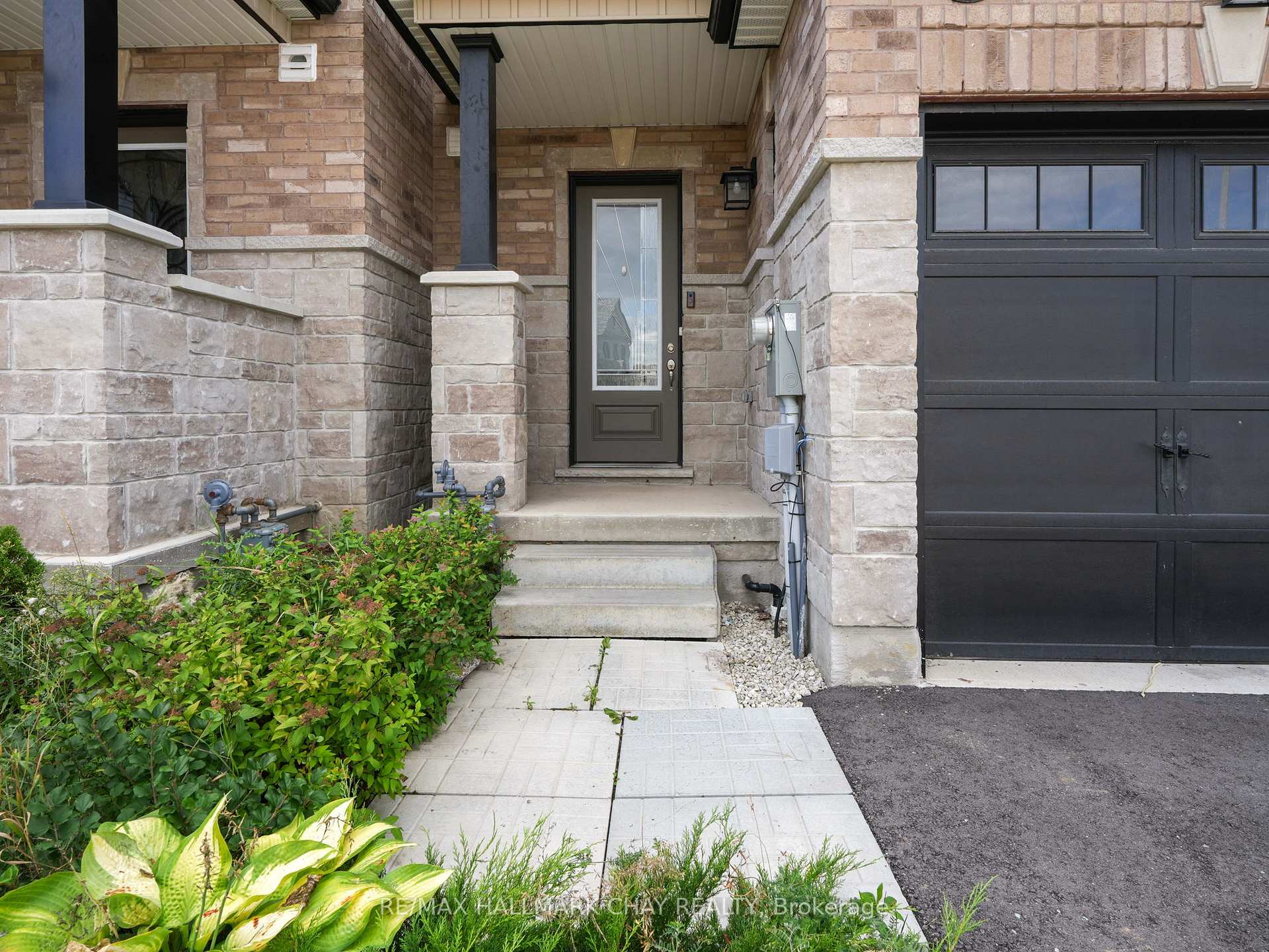 Photo 3 of 135 Walker Boulevard, New Tecumseth, Alliston — HOMEH