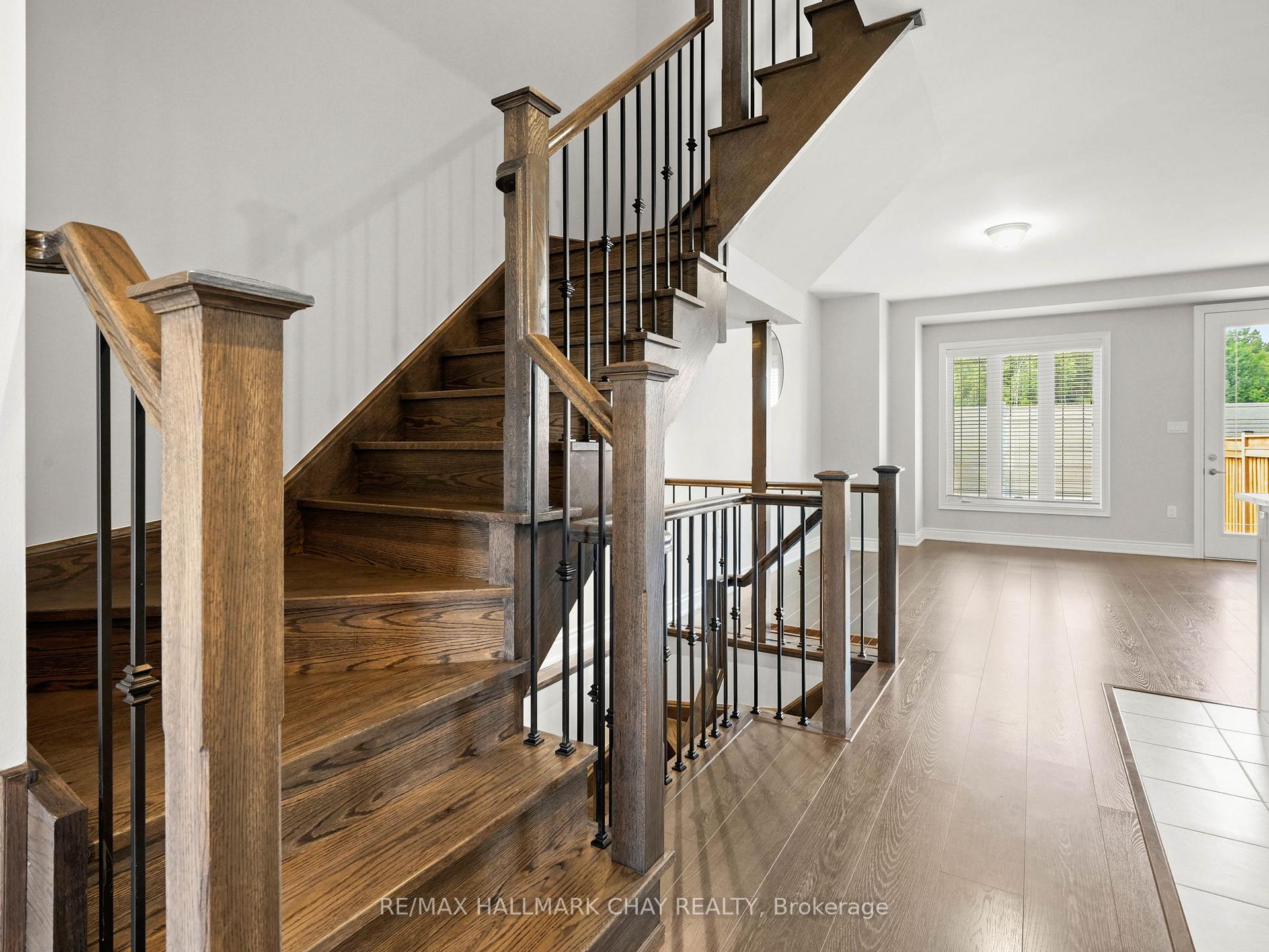 Photo 8 of 135 Walker Boulevard, New Tecumseth, Alliston — HOMEH