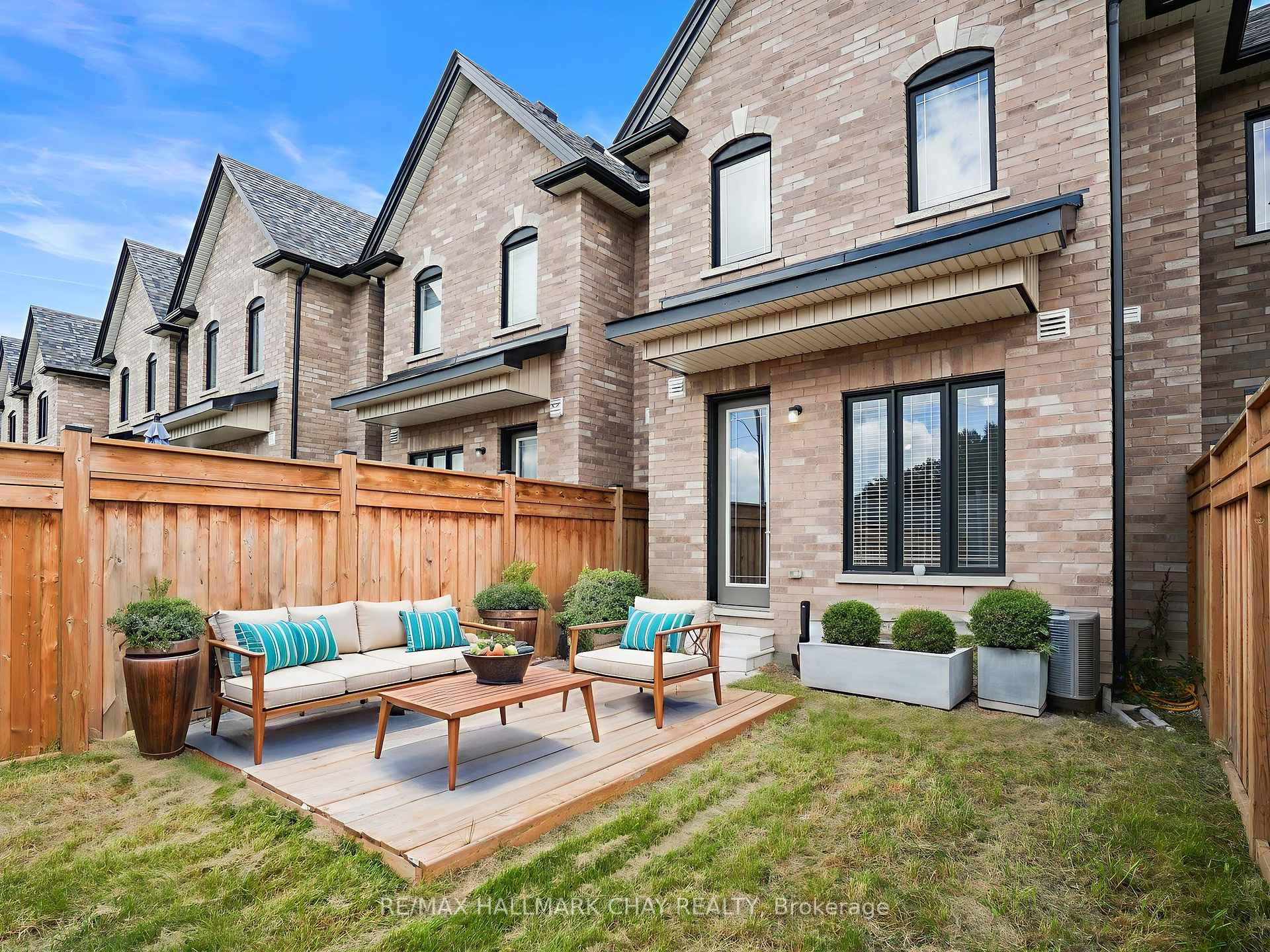 Photo 35 of 135 Walker Boulevard, New Tecumseth, Alliston — HOMEH