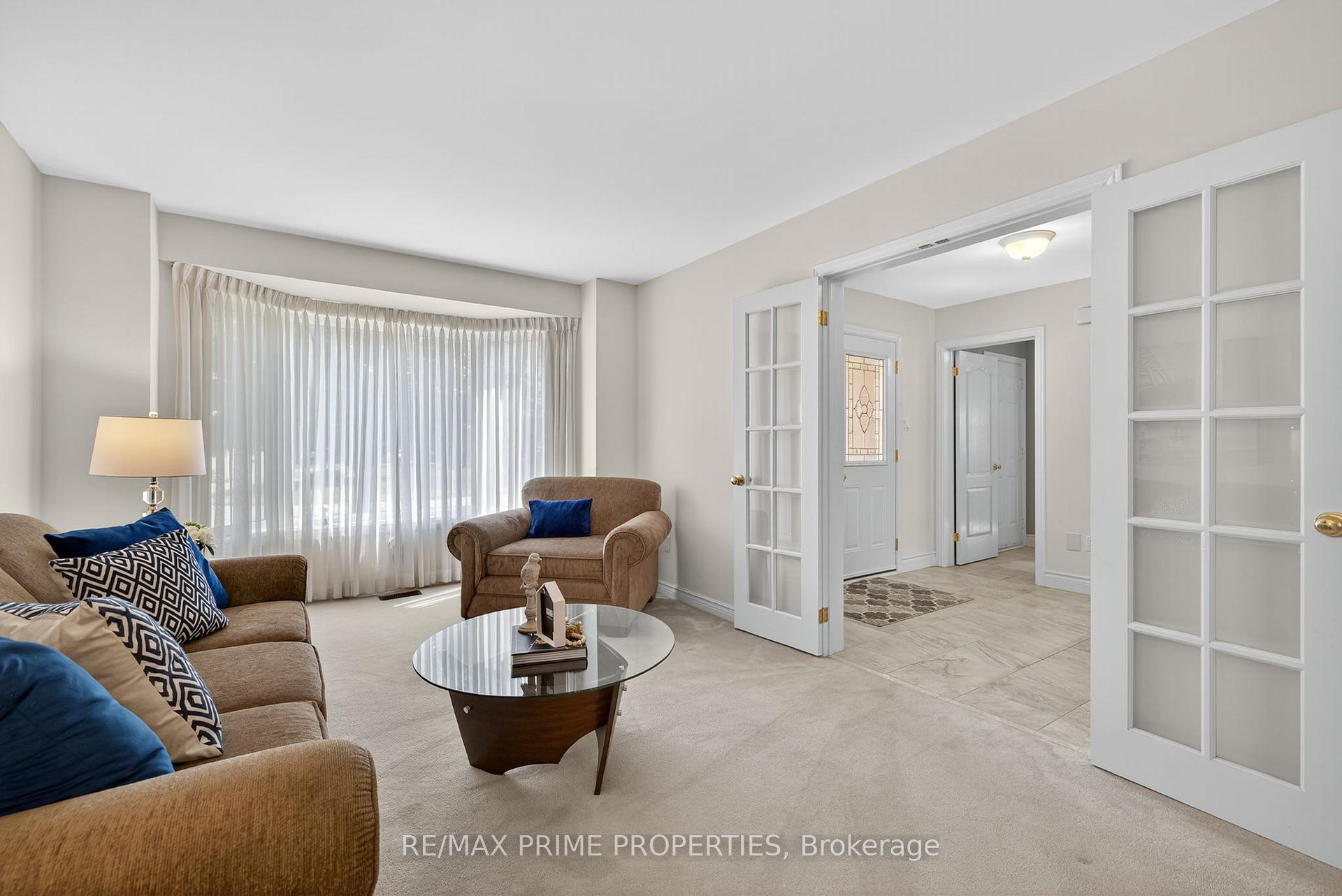 Photo 3 of 396 Devanjan Circle, Newmarket, Gorham-College Manor — HOMEH