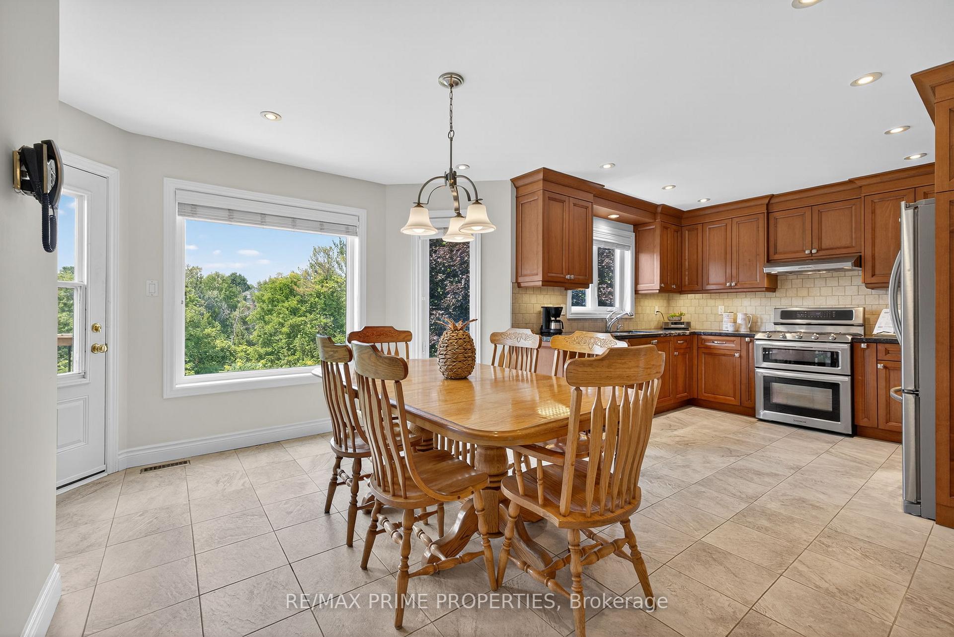 Photo 6 of 396 Devanjan Circle, Newmarket, Gorham-College Manor — HOMEH