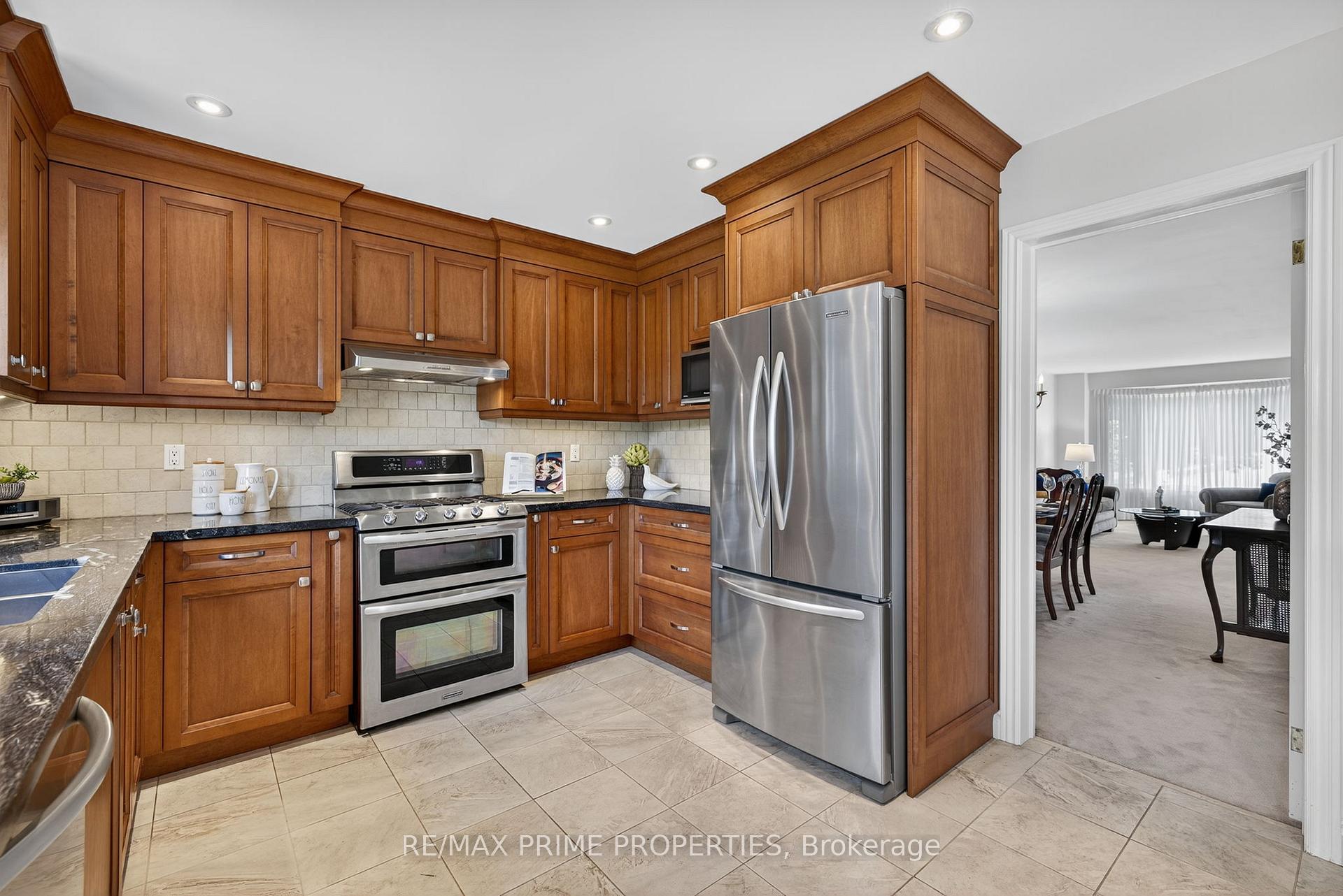 Photo 9 of 396 Devanjan Circle, Newmarket, Gorham-College Manor — HOMEH
