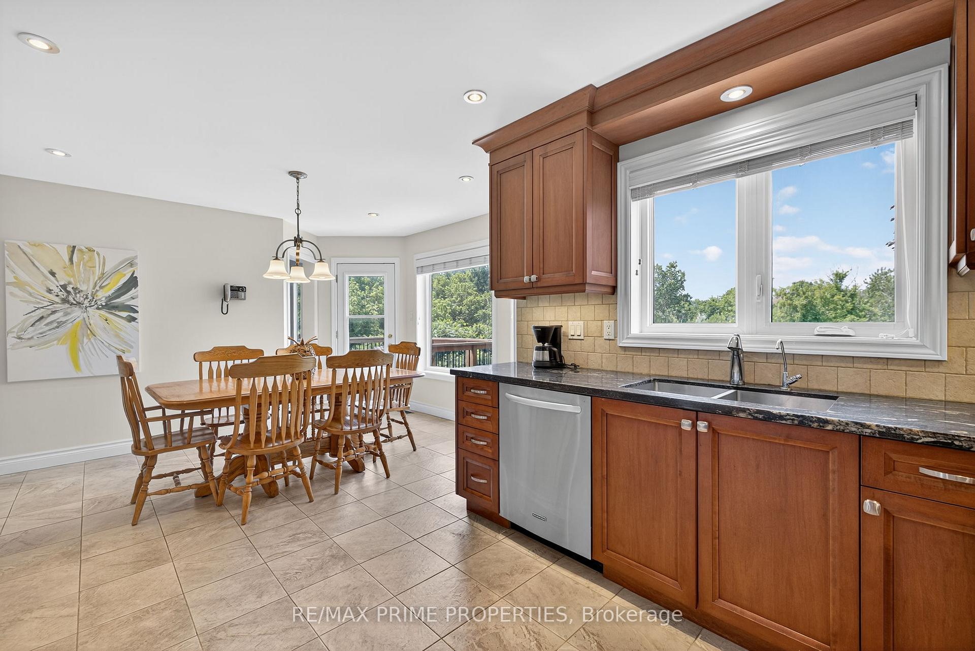 Photo 11 of 396 Devanjan Circle, Newmarket, Gorham-College Manor — HOMEH