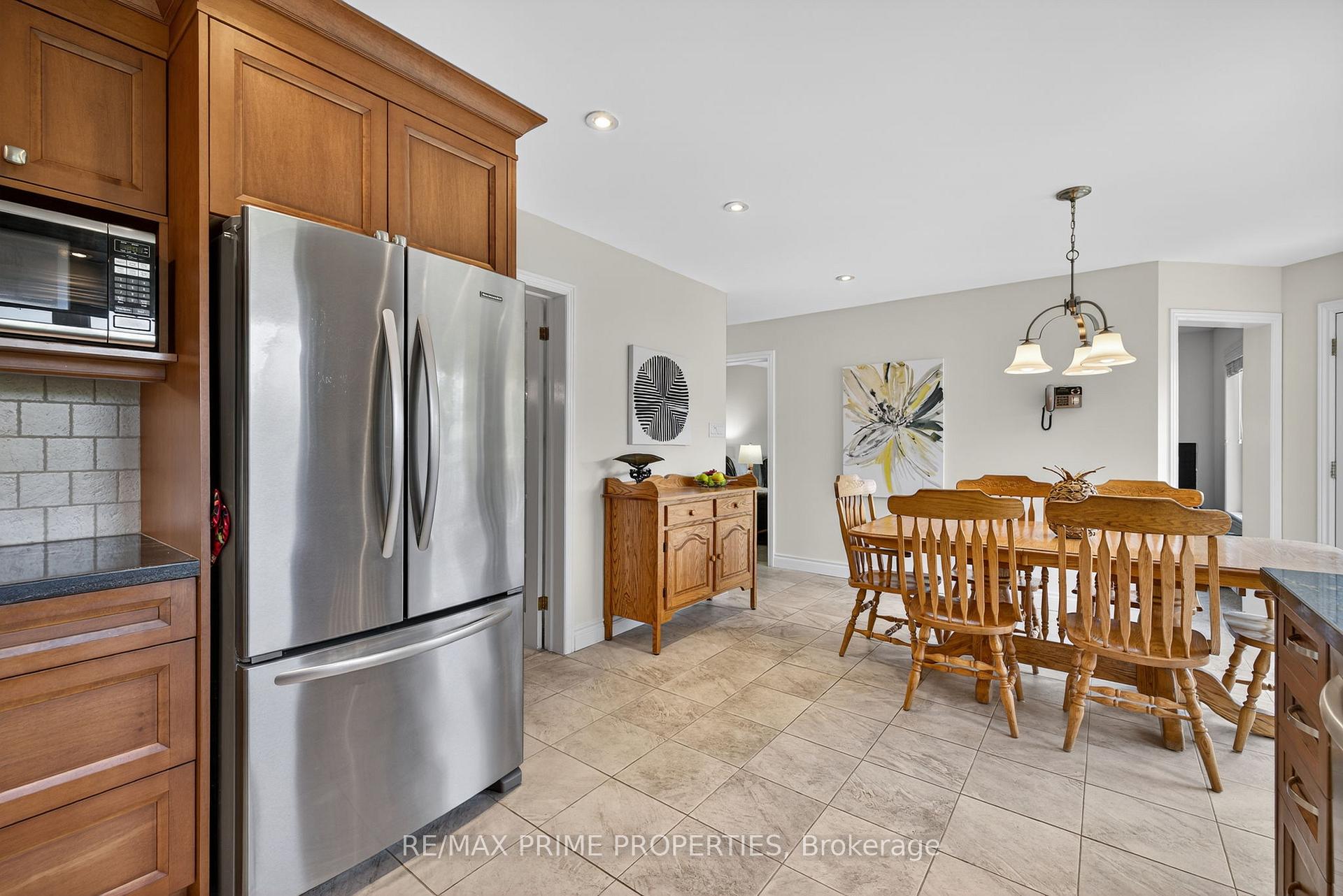 Photo 12 of 396 Devanjan Circle, Newmarket, Gorham-College Manor — HOMEH