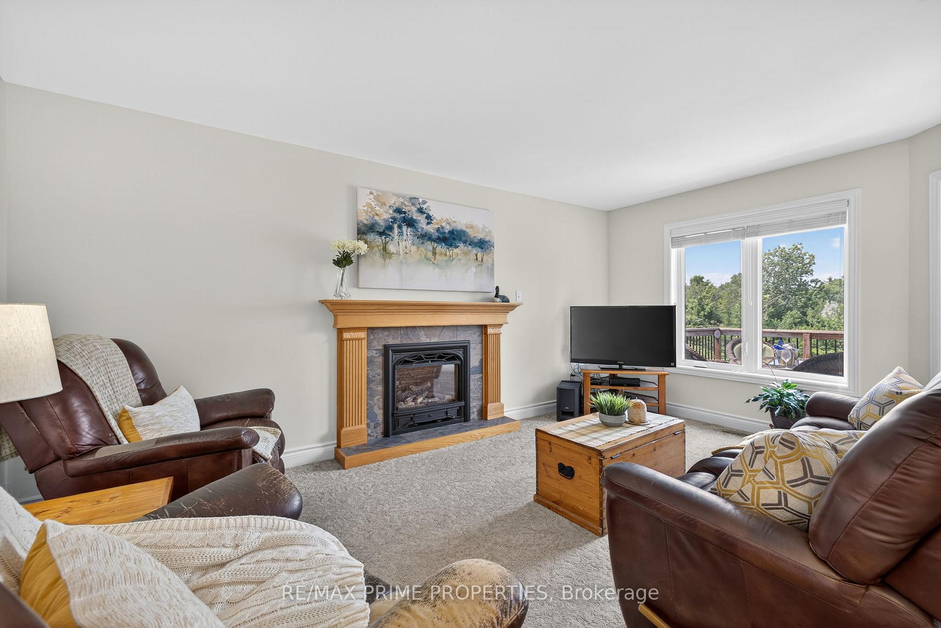 Photo 13 of 396 Devanjan Circle, Newmarket, Gorham-College Manor — HOMEH