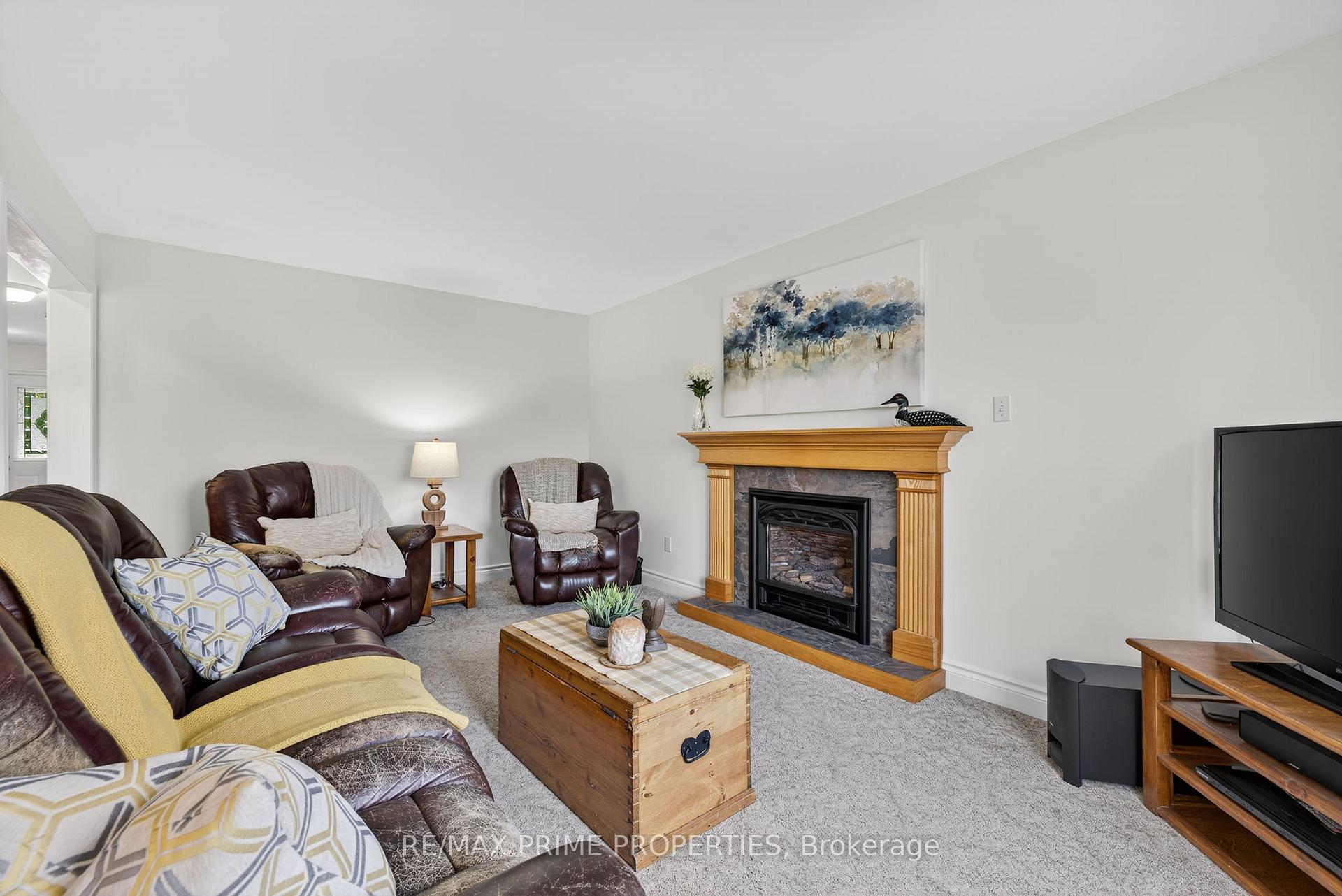 Photo 15 of 396 Devanjan Circle, Newmarket, Gorham-College Manor — HOMEH