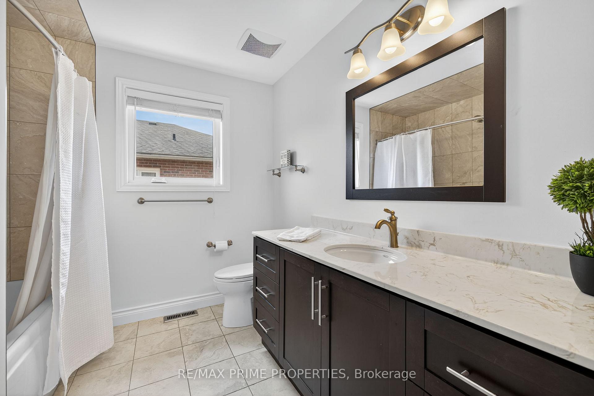 Photo 23 of 396 Devanjan Circle, Newmarket, Gorham-College Manor — HOMEH
