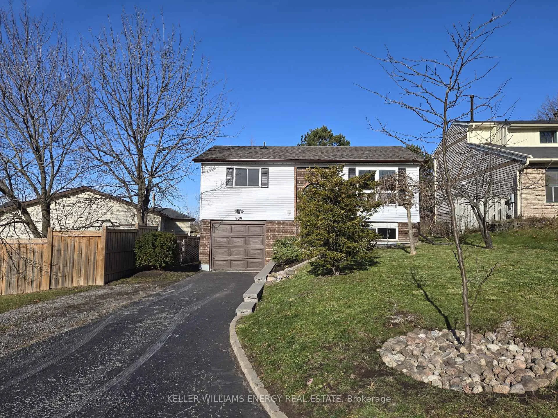 Photo 4 of Unit Lower, 929 Southdown Drive, Oshawa, Donevan — HOMEH