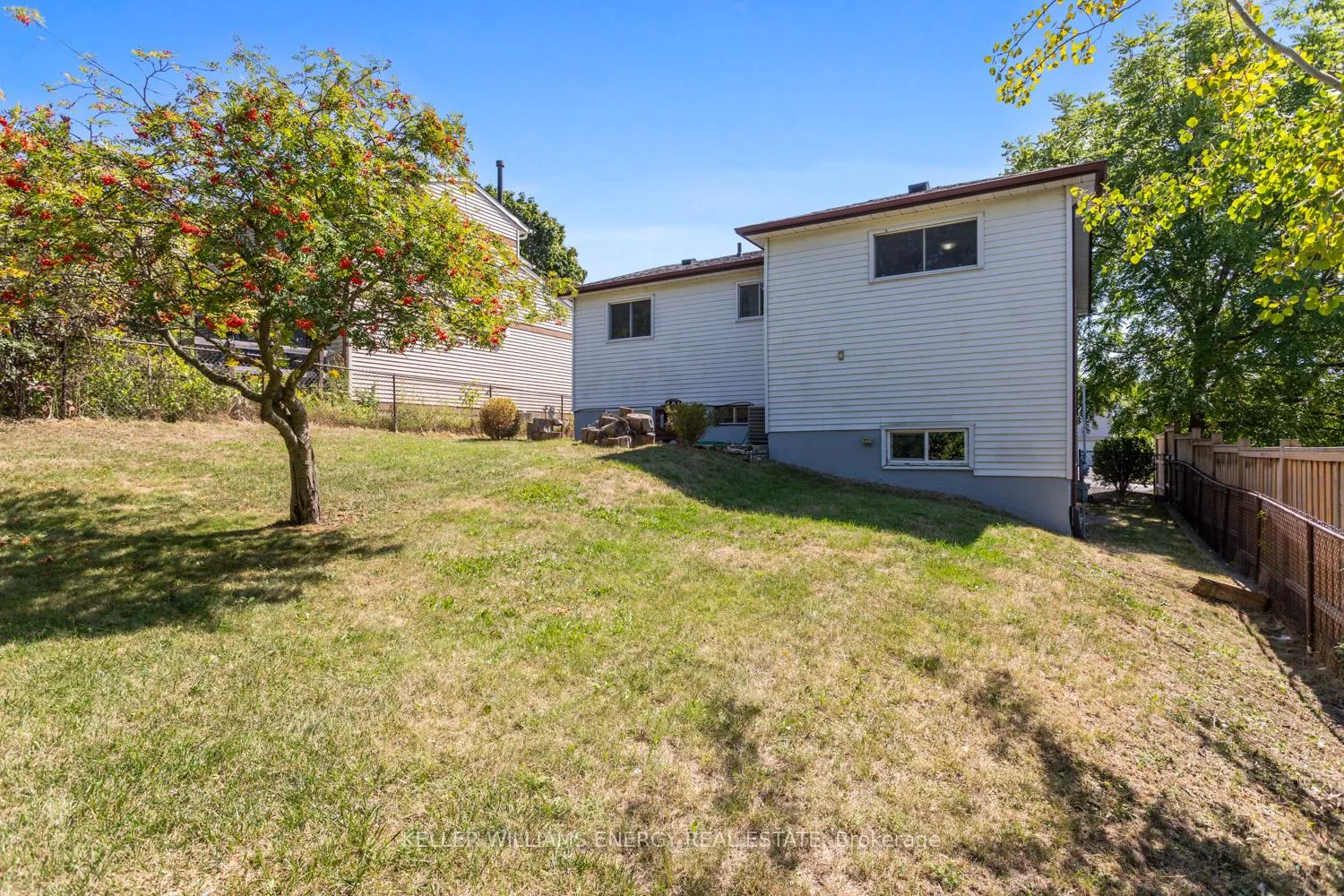 Photo 14 of Unit Lower, 929 Southdown Drive, Oshawa, Donevan — HOMEH
