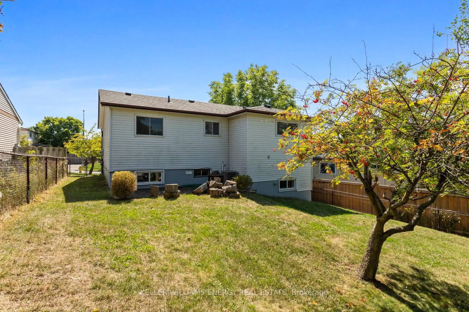 Photo 15 of Unit Lower, 929 Southdown Drive, Oshawa, Donevan — HOMEH