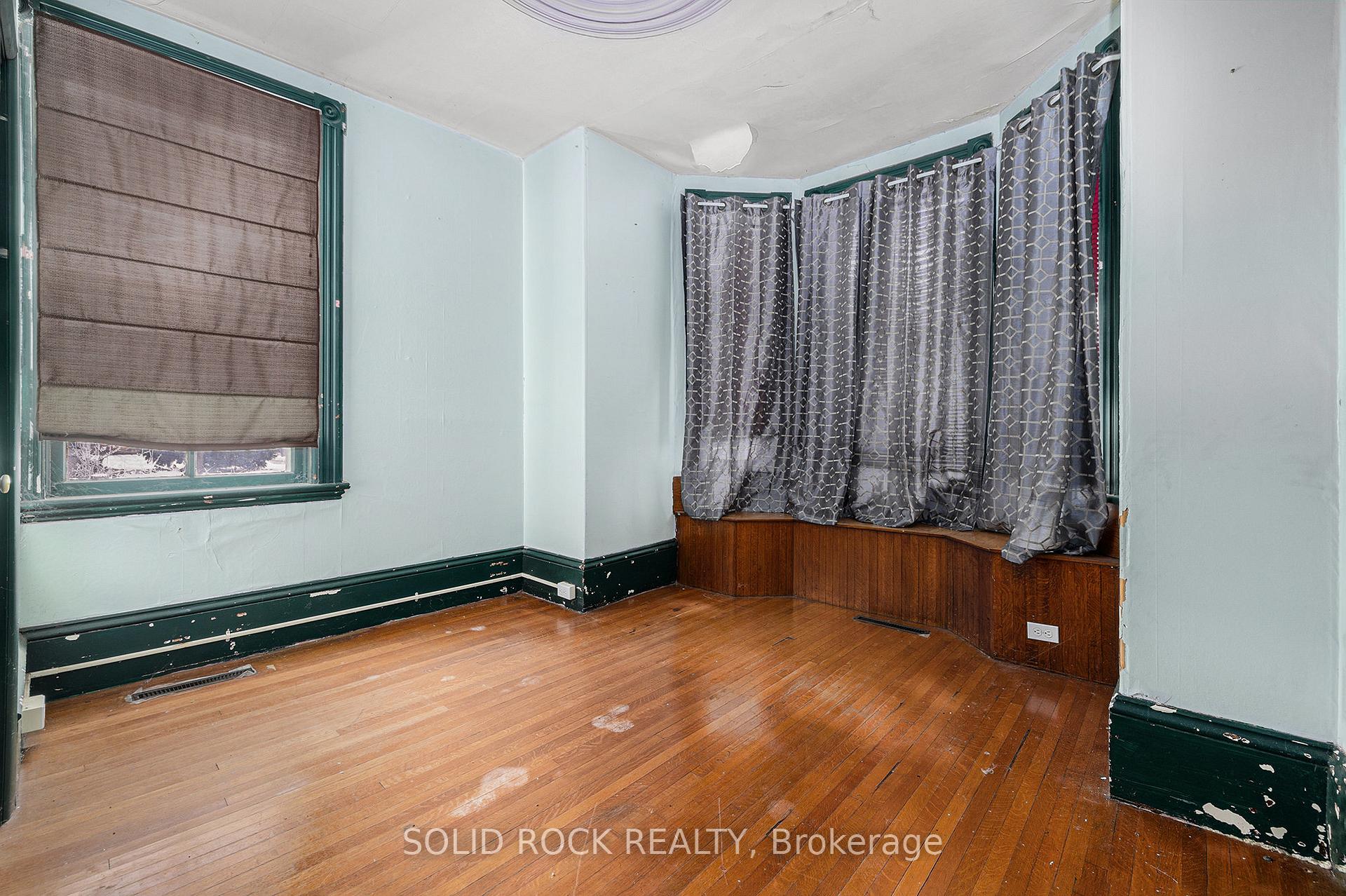 Photo 5 of 85 Wilson Street W, Perth — HOMEH