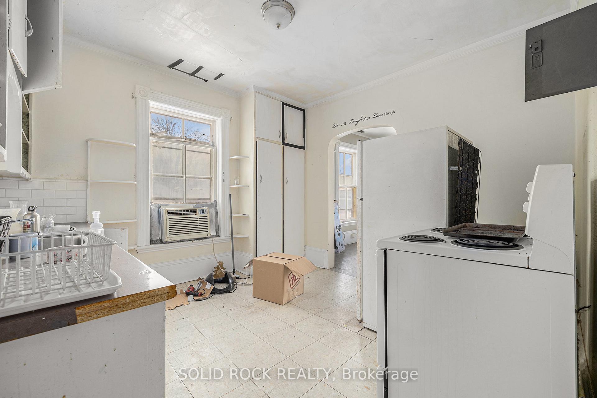 Photo 13 of 85 Wilson Street W, Perth — HOMEH