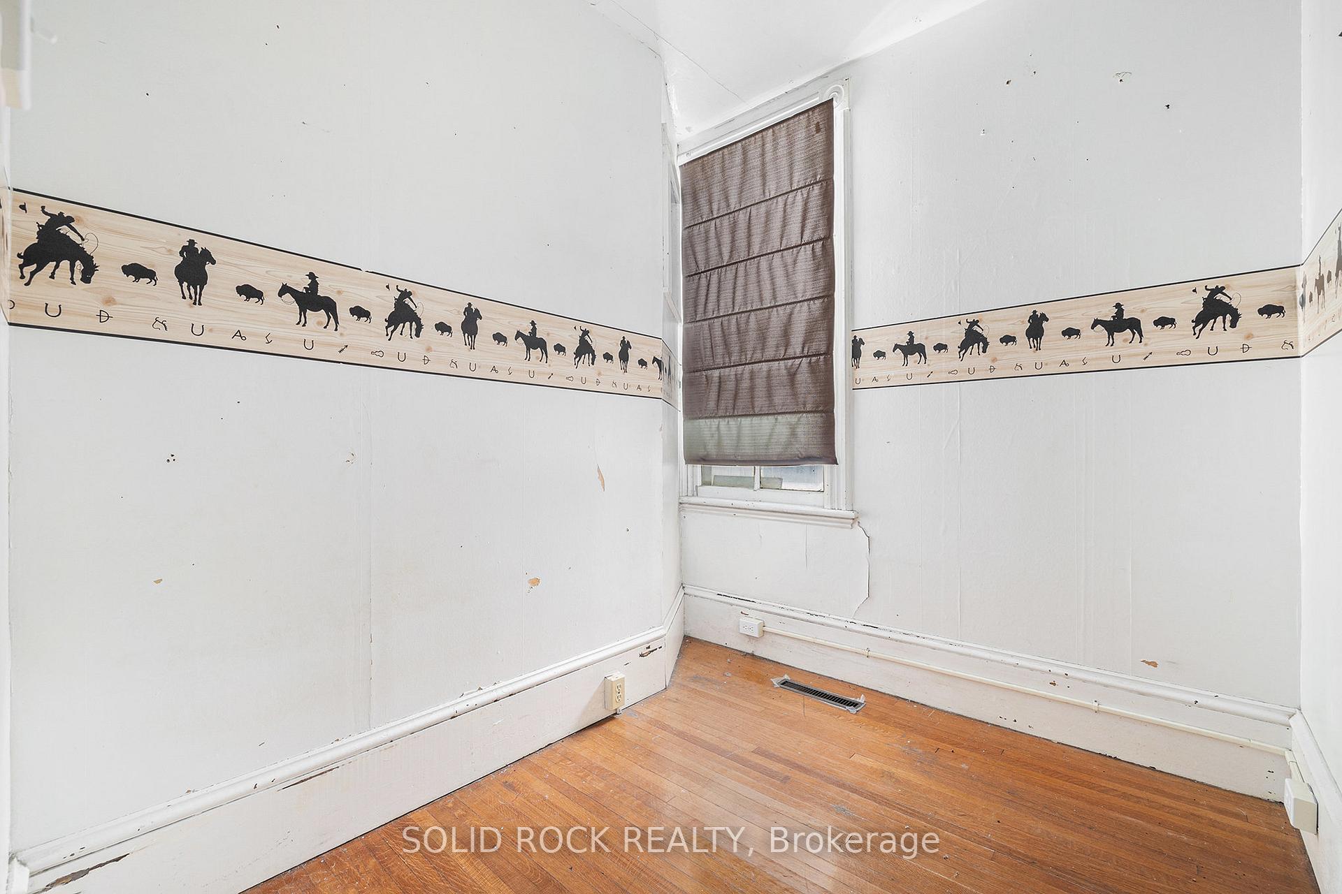 Photo 17 of 85 Wilson Street W, Perth — HOMEH