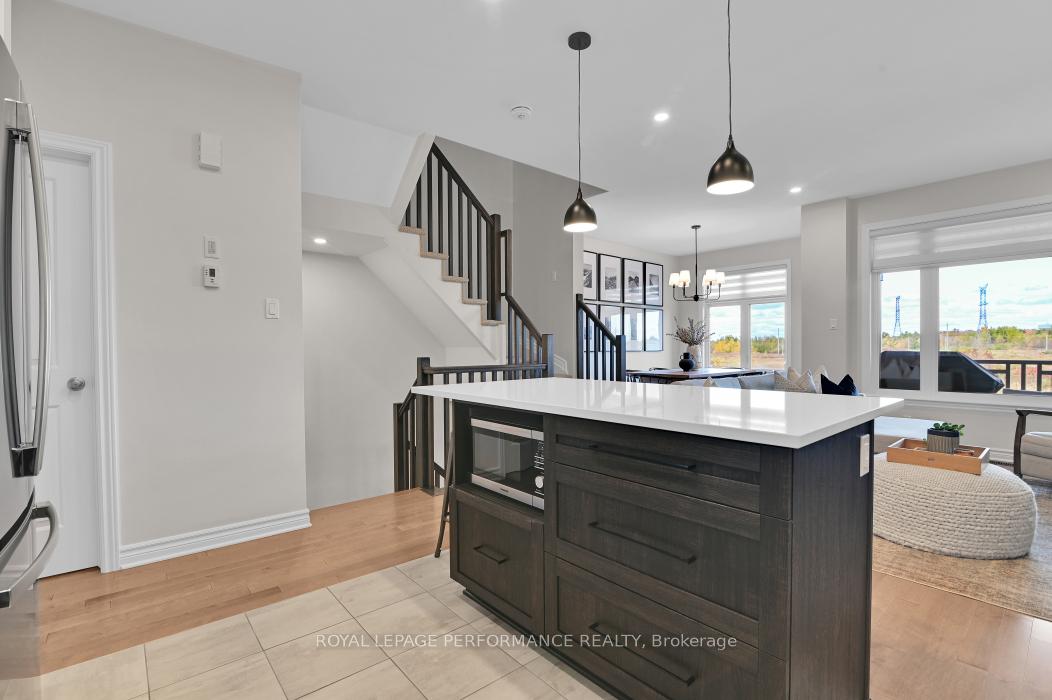 Photo 8 of 22 Verglas Lane, Ottawa, Mer Bleue/Bradley Estates/Anderson Park — HOMEH