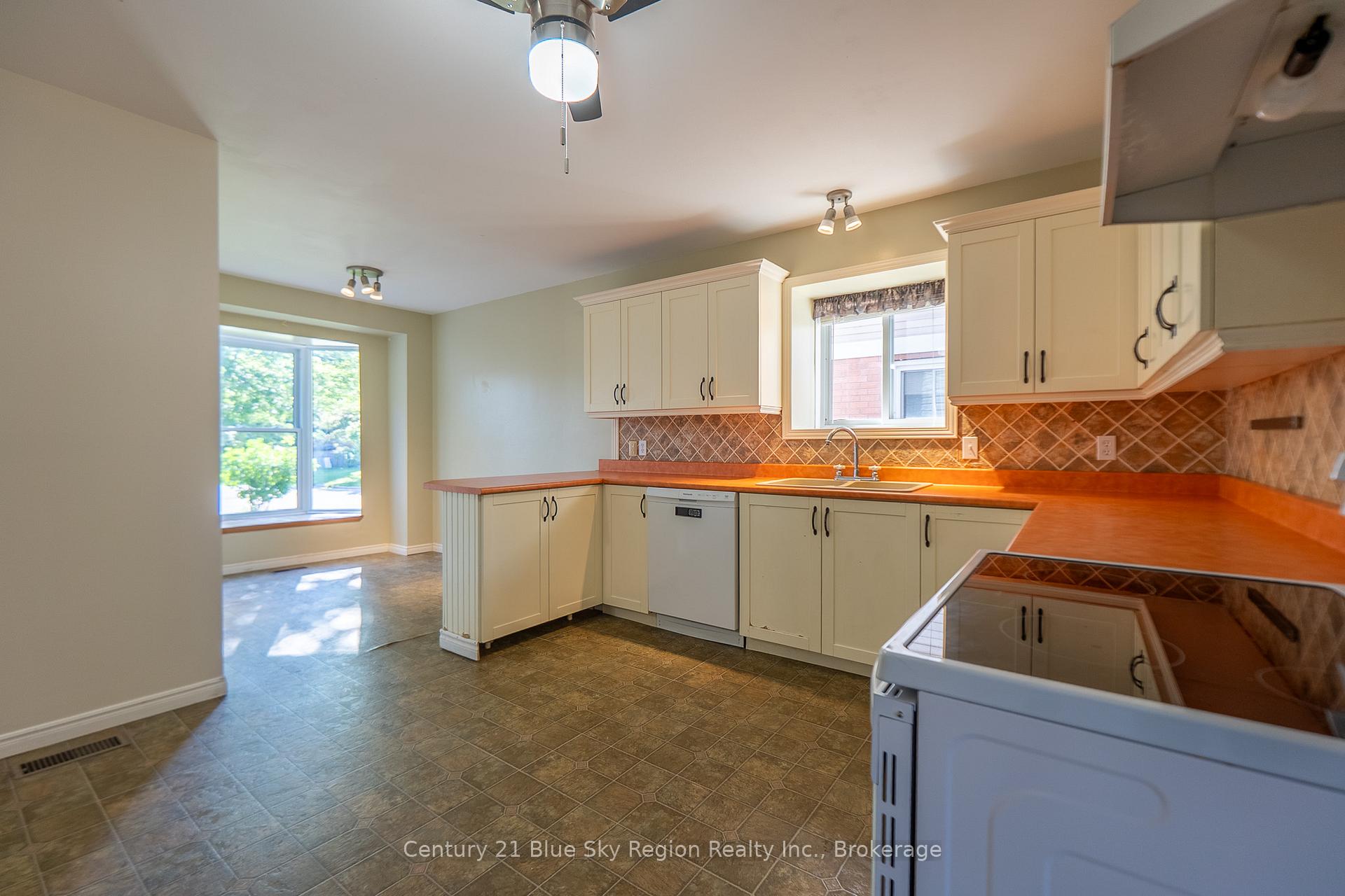 Photo 4 of 229 Labreche Drive, North Bay, Ferris — HOMEH