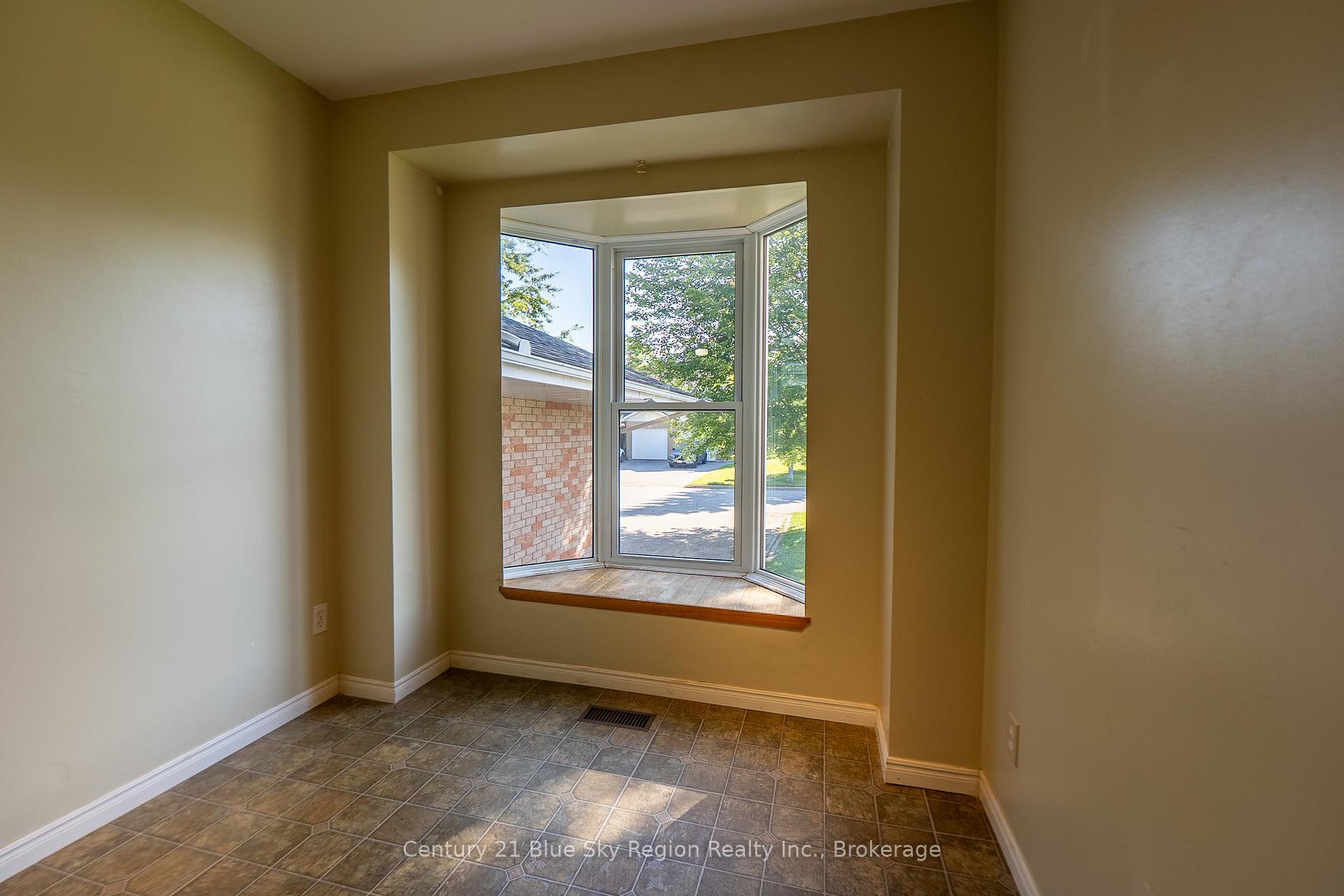 Photo 6 of 229 Labreche Drive, North Bay, Ferris — HOMEH