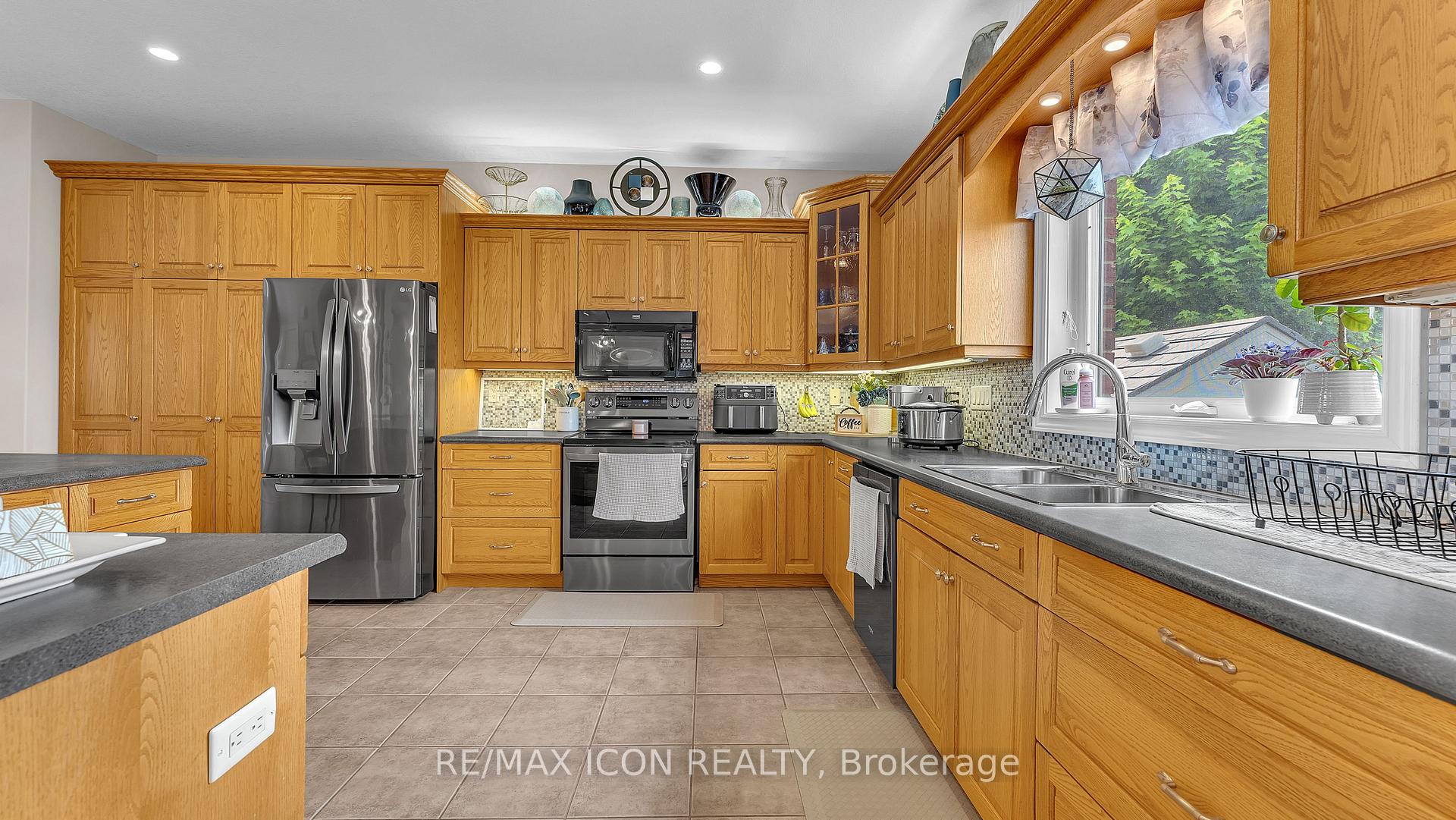 Photo 6 of 17 Hamilton Street E, North Middlesex, Alisa Craig — HOMEH