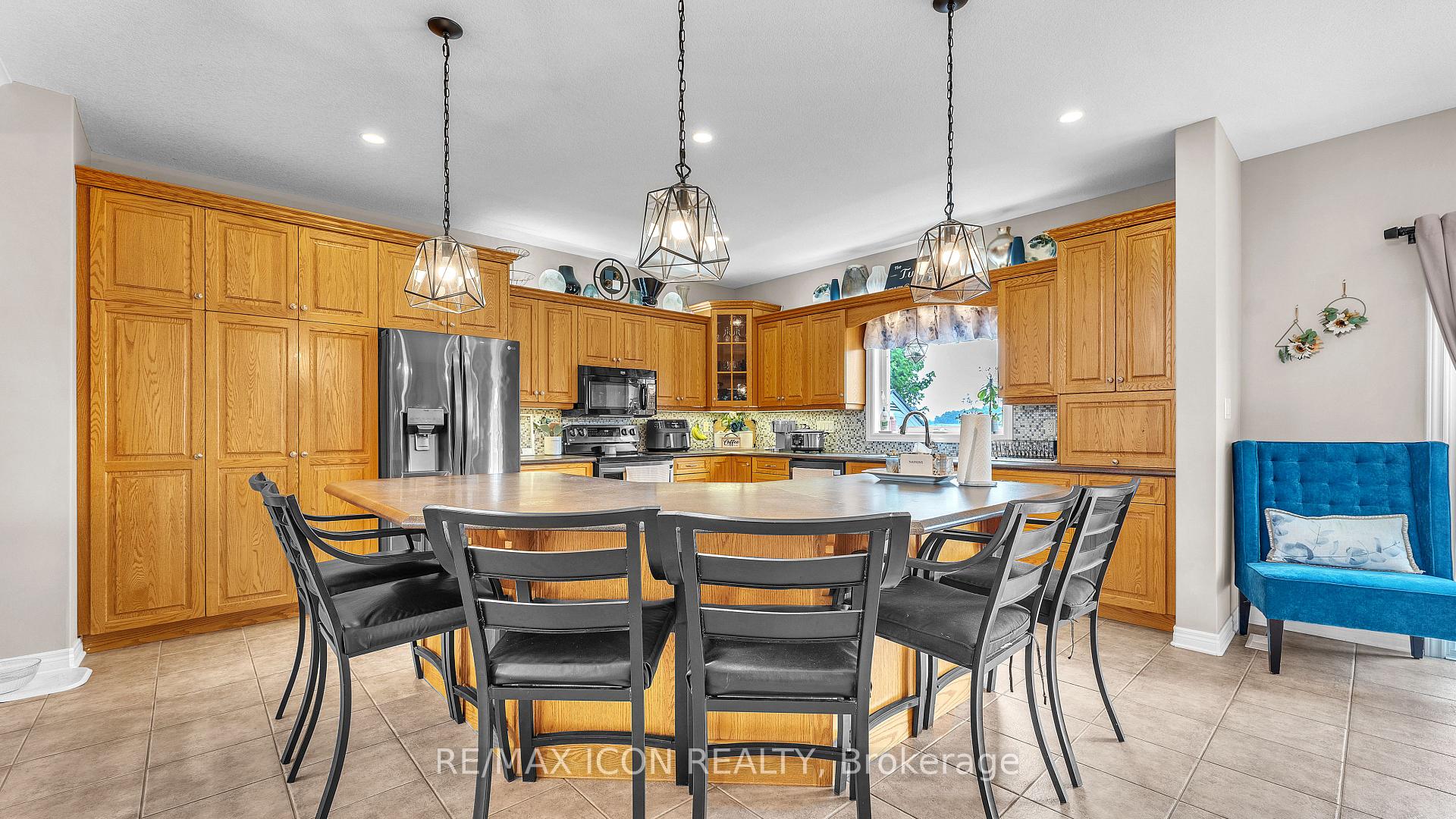 Photo 8 of 17 Hamilton Street E, North Middlesex, Alisa Craig — HOMEH