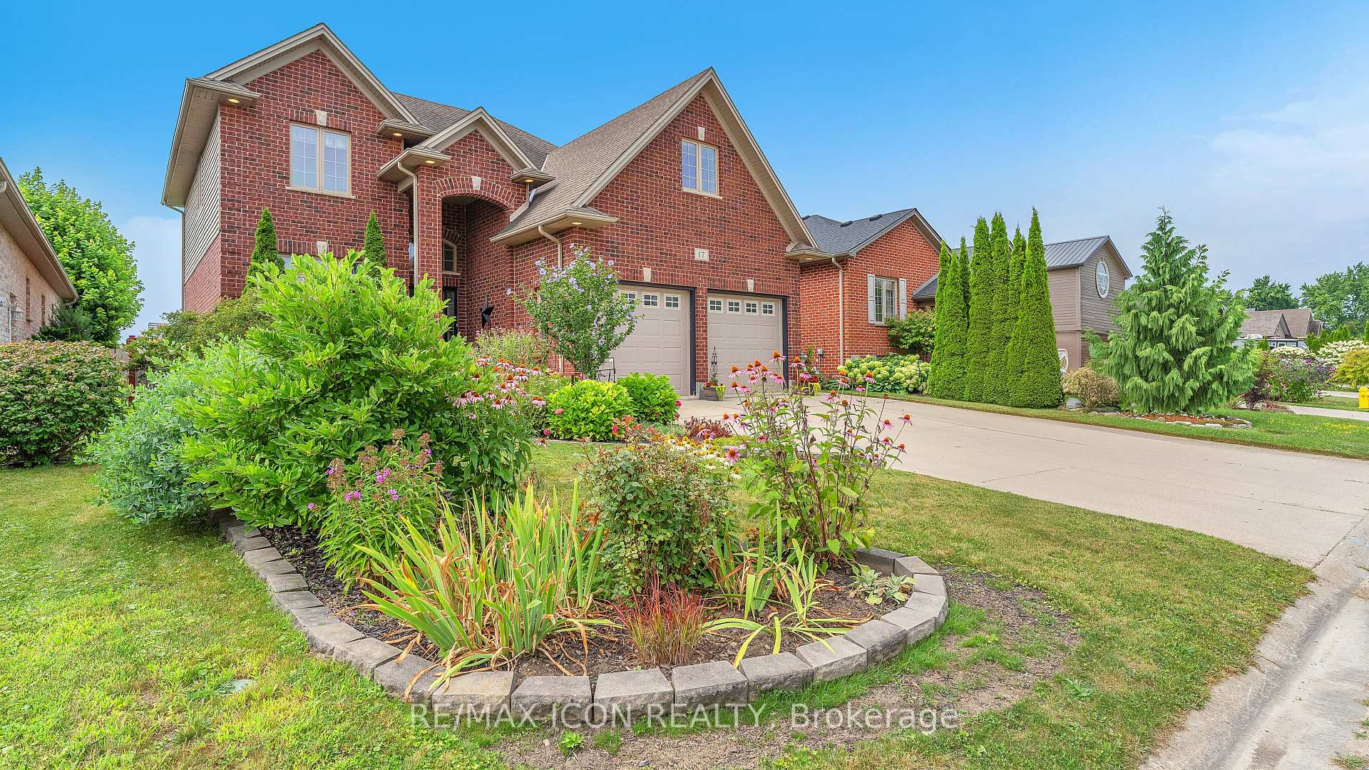 Photo 33 of 17 Hamilton Street E, North Middlesex, Alisa Craig — HOMEH