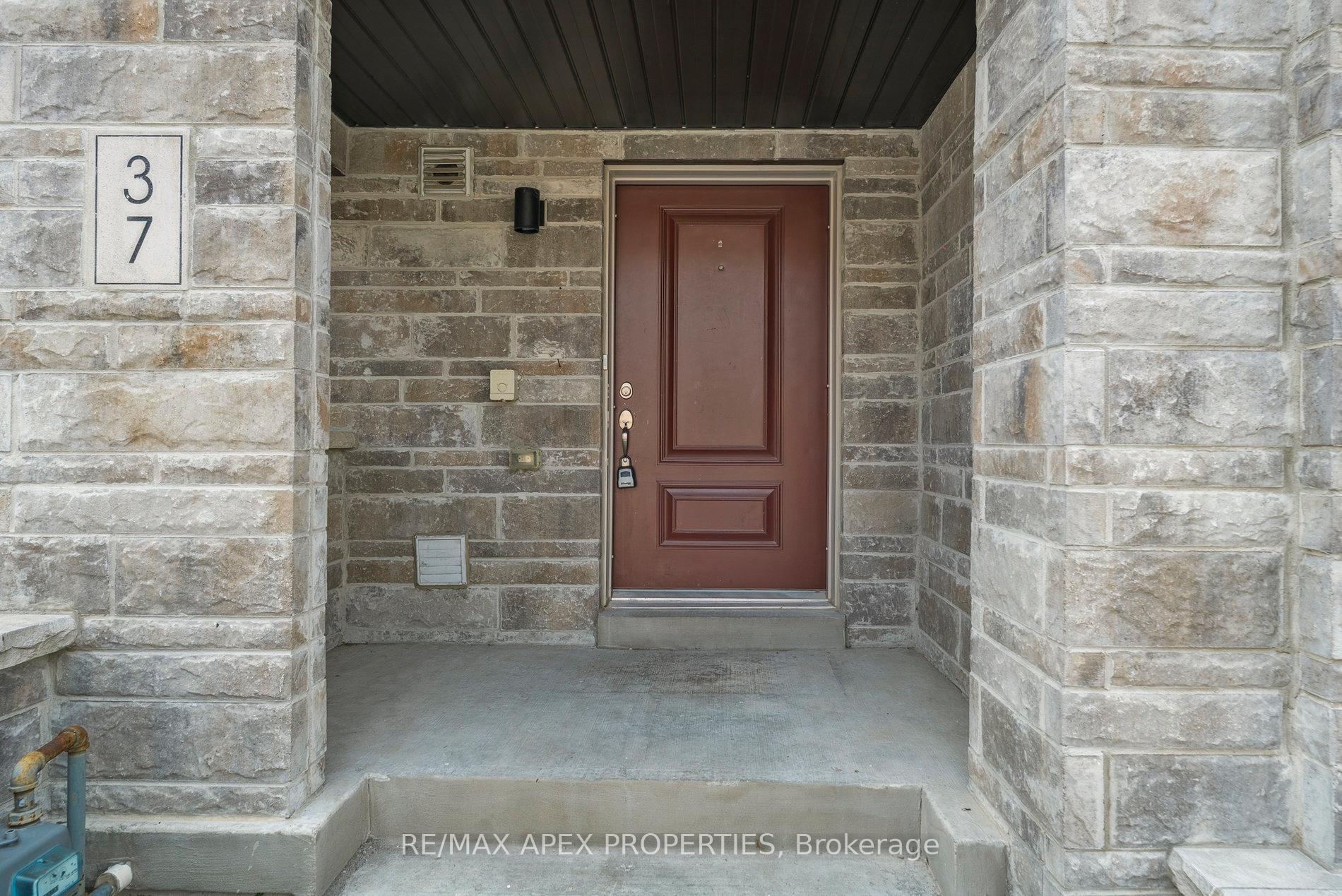 Photo 3 of 37 Vantage Loop, Newmarket, Woodland Hill — HOMEH