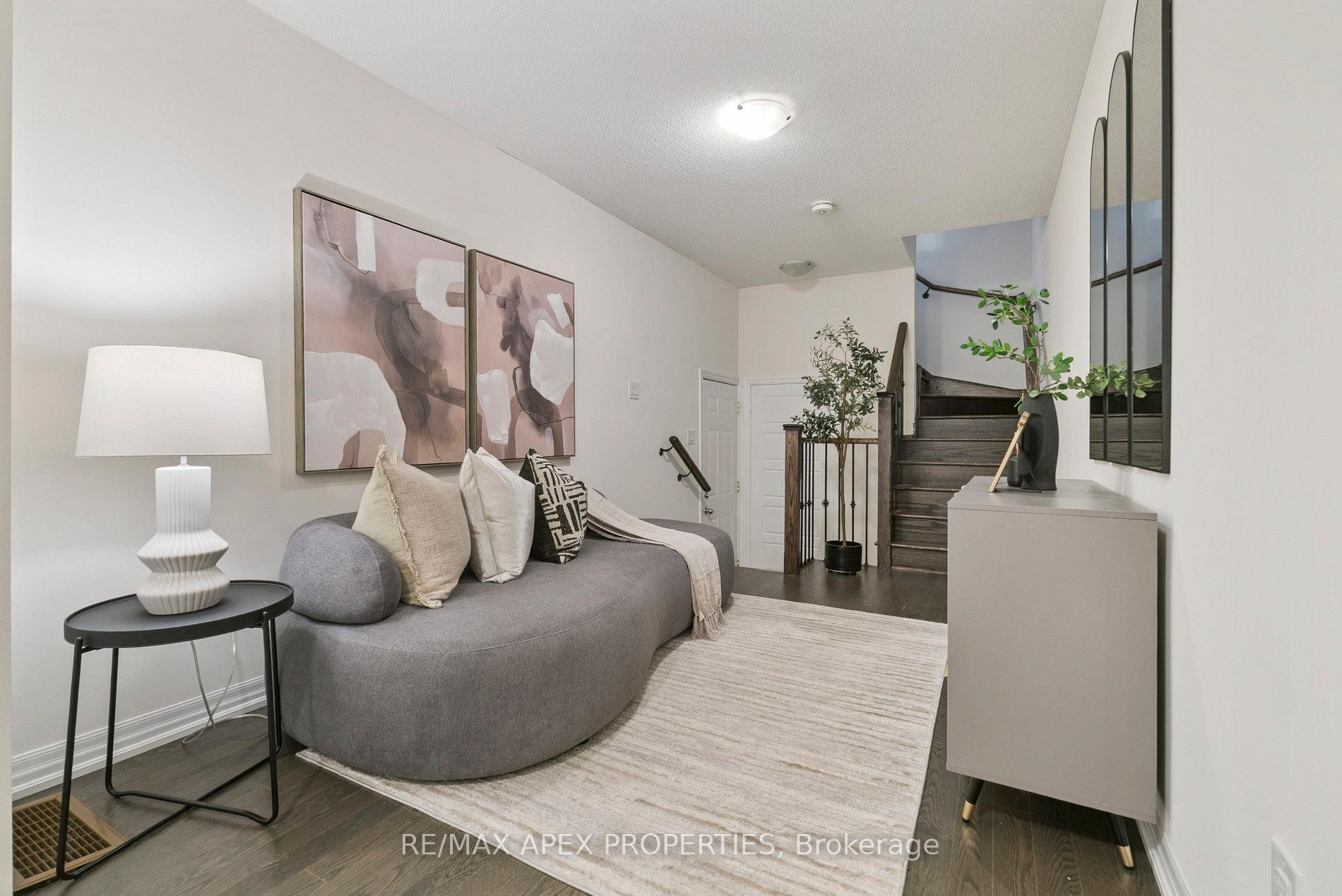 Photo 4 of 37 Vantage Loop, Newmarket, Woodland Hill — HOMEH