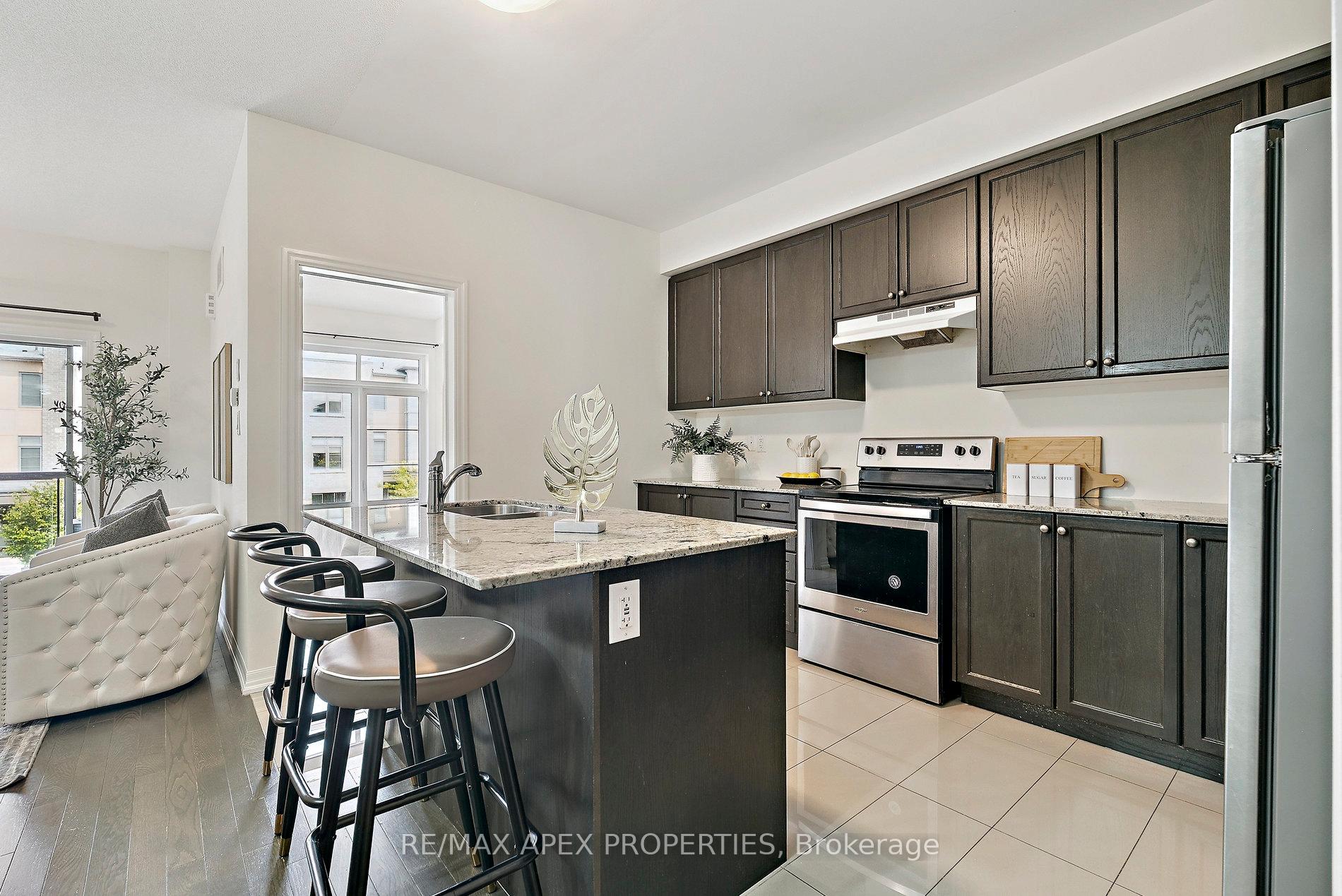 Photo 8 of 37 Vantage Loop, Newmarket, Woodland Hill — HOMEH