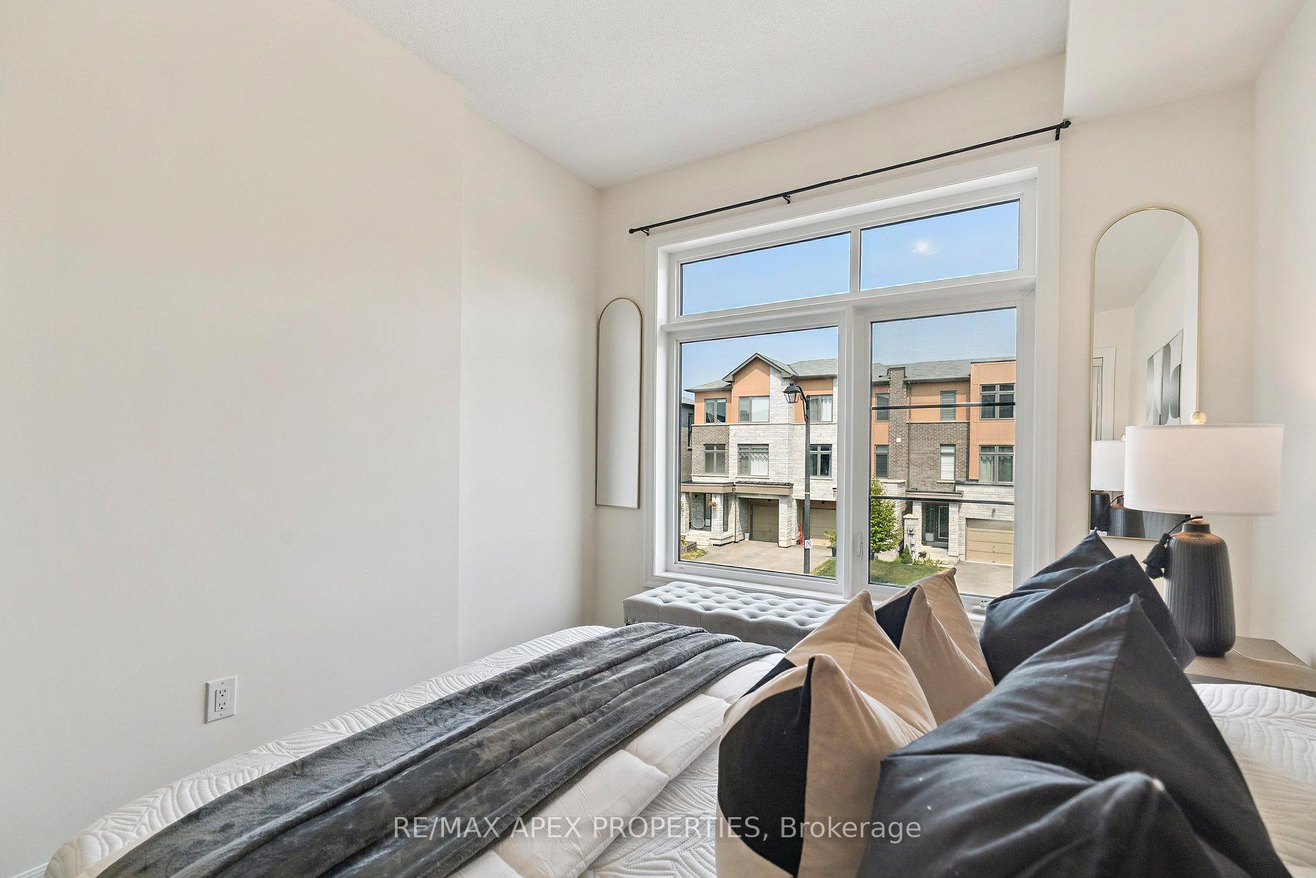Photo 22 of 37 Vantage Loop, Newmarket, Woodland Hill — HOMEH