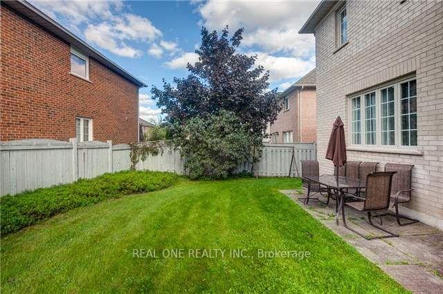 Photo 4 of 65 Boxwood Crescent, Markham, Rouge Fairways — HOMEH