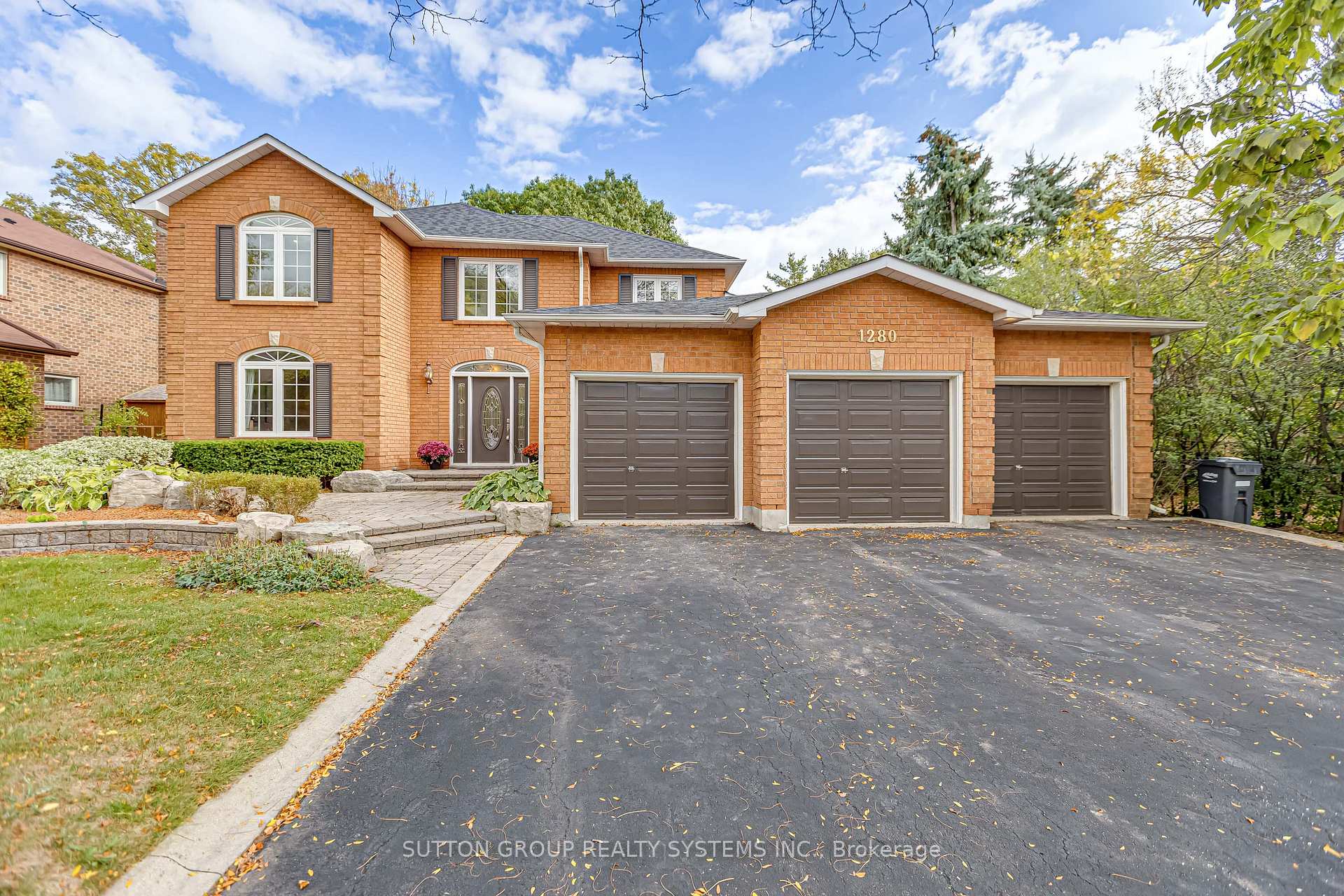 Photo 4 of 1280 Springwood Crescent, Oakville, Glen Abbey — HOMEH