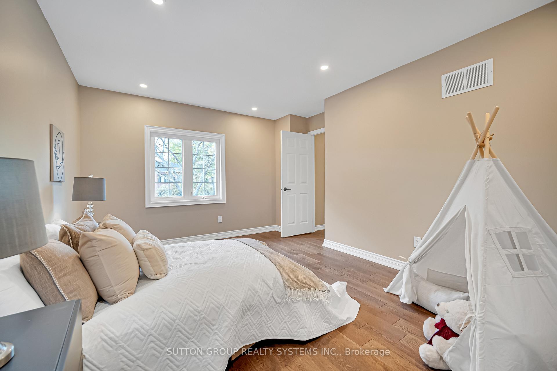 Photo 28 of 1280 Springwood Crescent, Oakville, Glen Abbey — HOMEH