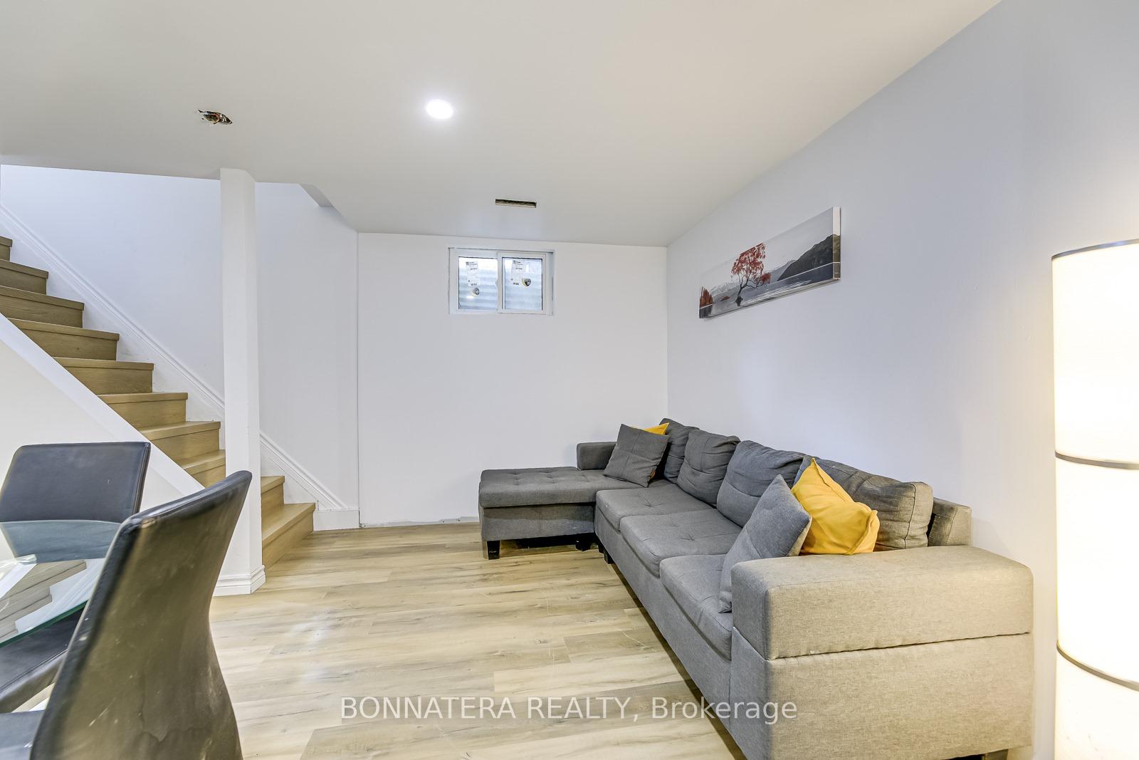 Photo 2 of Unit Bsmt, 67 Hammond Road, Mississauga, Streetsville — HOMEH