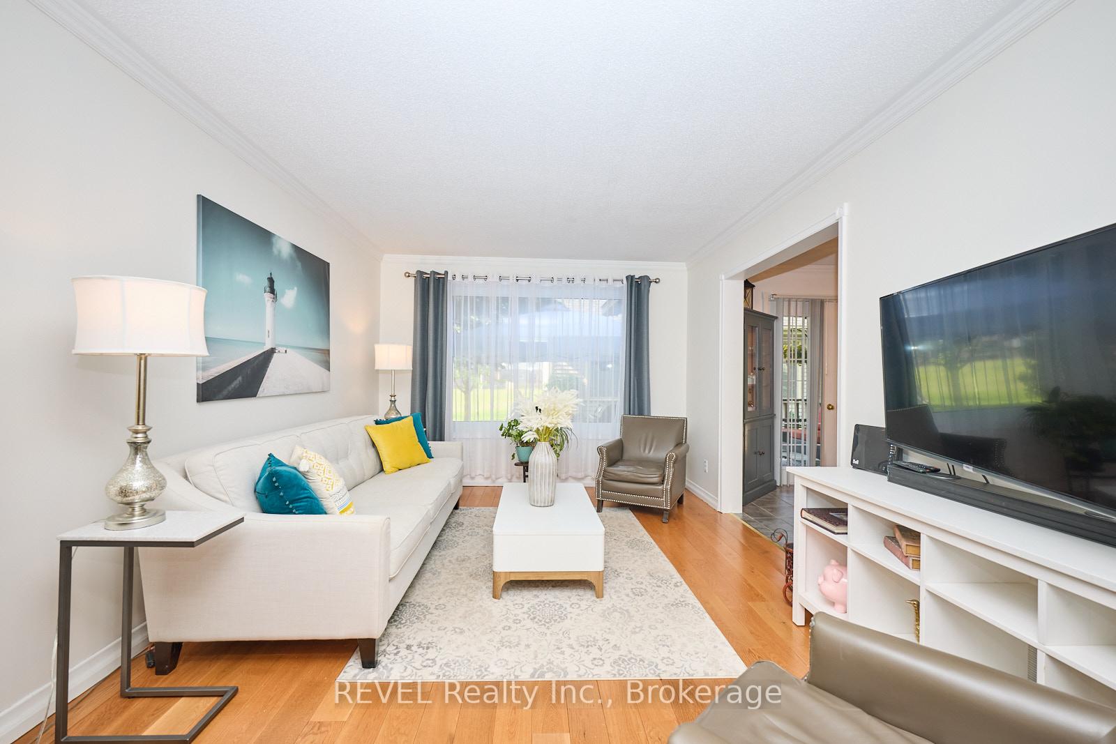 Photo 2 of 6585 Kuhn Crescent, Niagara Falls, West Wood — HOMEH