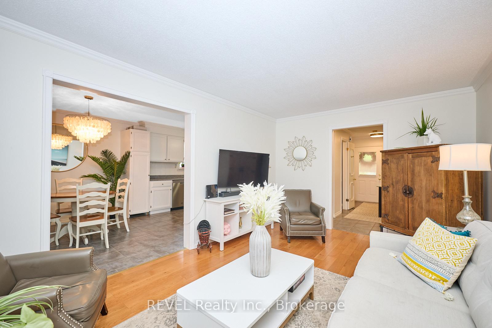 Photo 3 of 6585 Kuhn Crescent, Niagara Falls, West Wood — HOMEH
