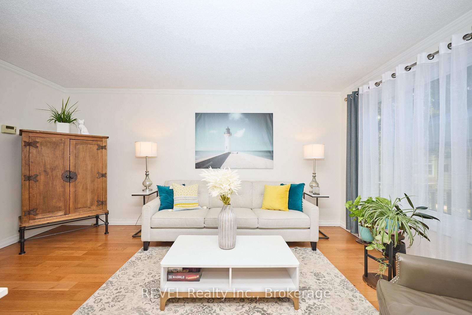 Photo 4 of 6585 Kuhn Crescent, Niagara Falls, West Wood — HOMEH