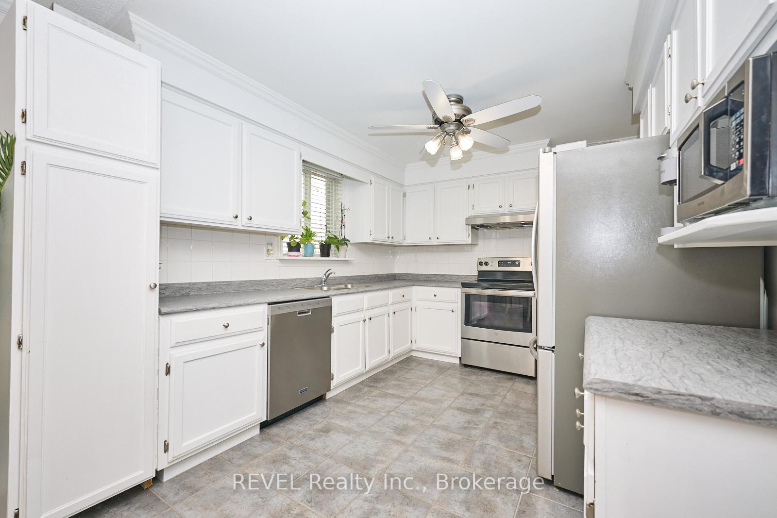 Photo 6 of 6585 Kuhn Crescent, Niagara Falls, West Wood — HOMEH