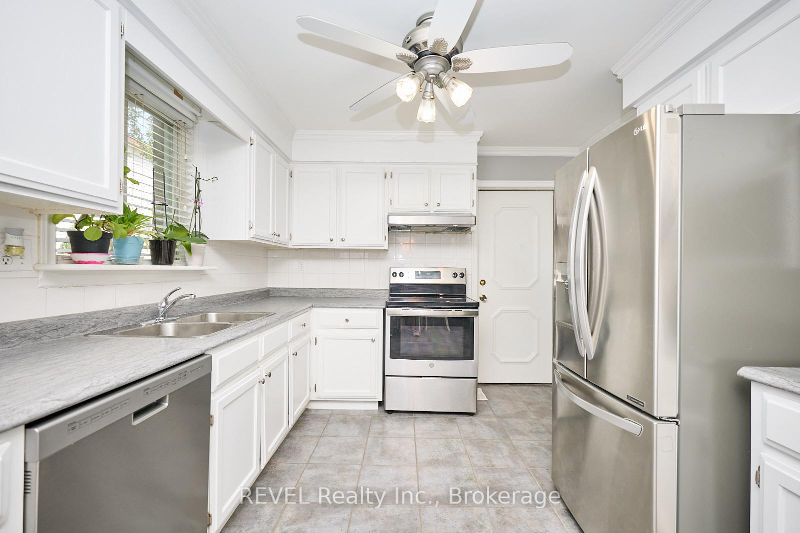 Photo 7 of 6585 Kuhn Crescent, Niagara Falls, West Wood — HOMEH