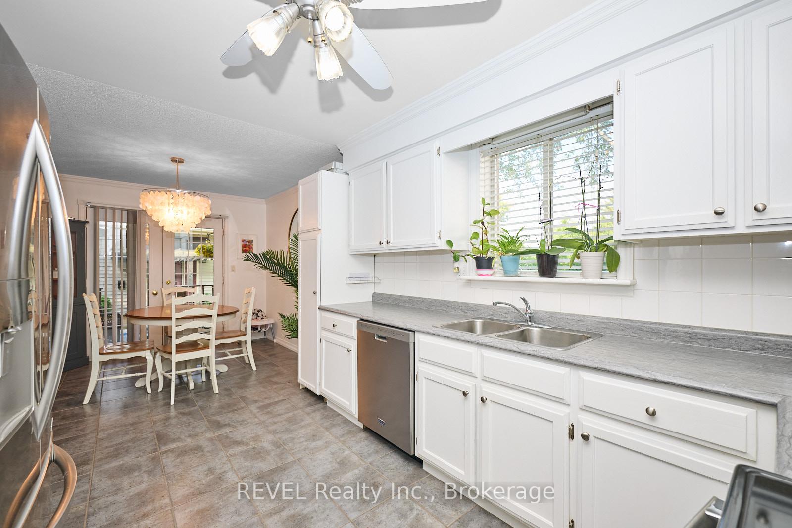 Photo 8 of 6585 Kuhn Crescent, Niagara Falls, West Wood — HOMEH