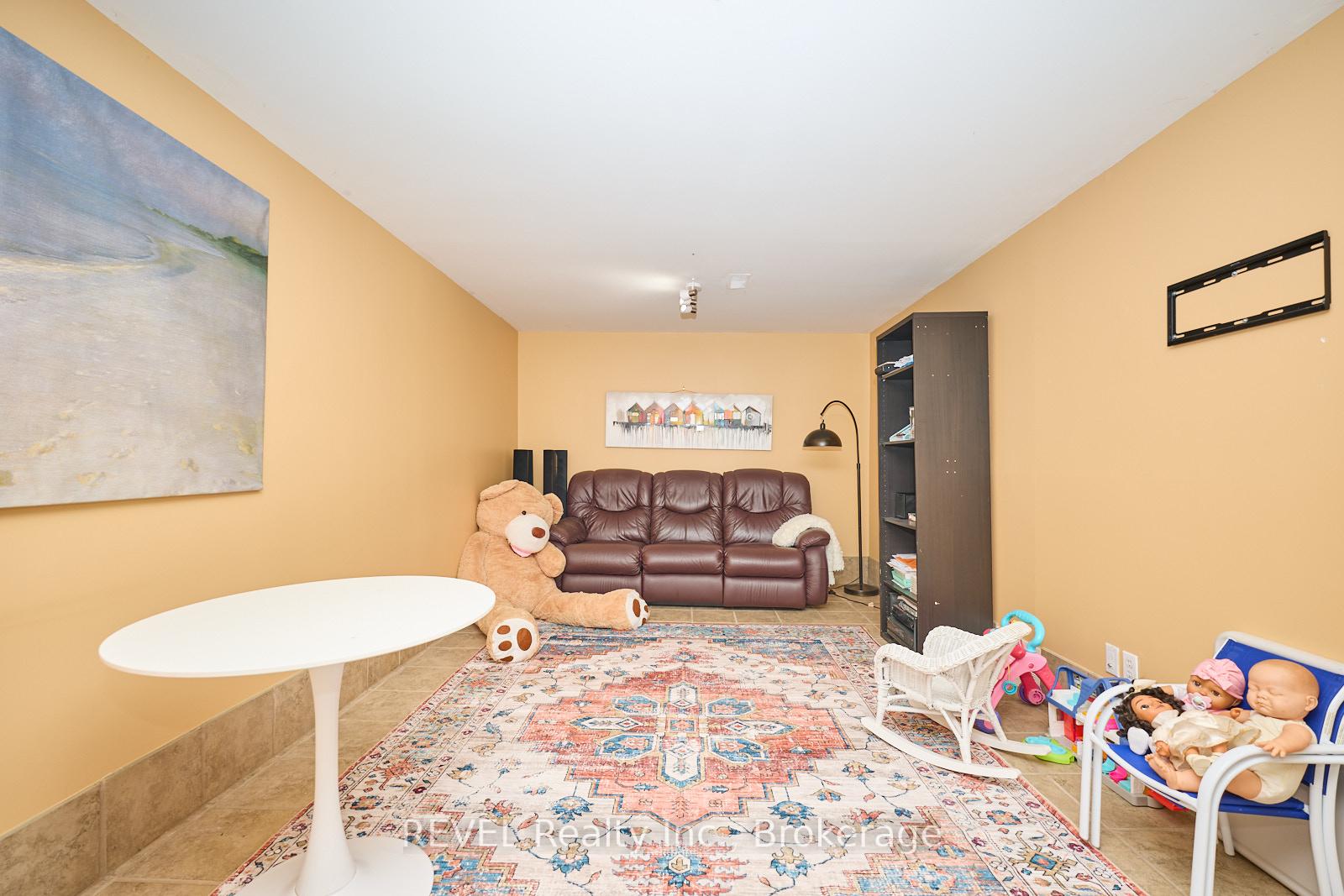Photo 18 of 6585 Kuhn Crescent, Niagara Falls, West Wood — HOMEH