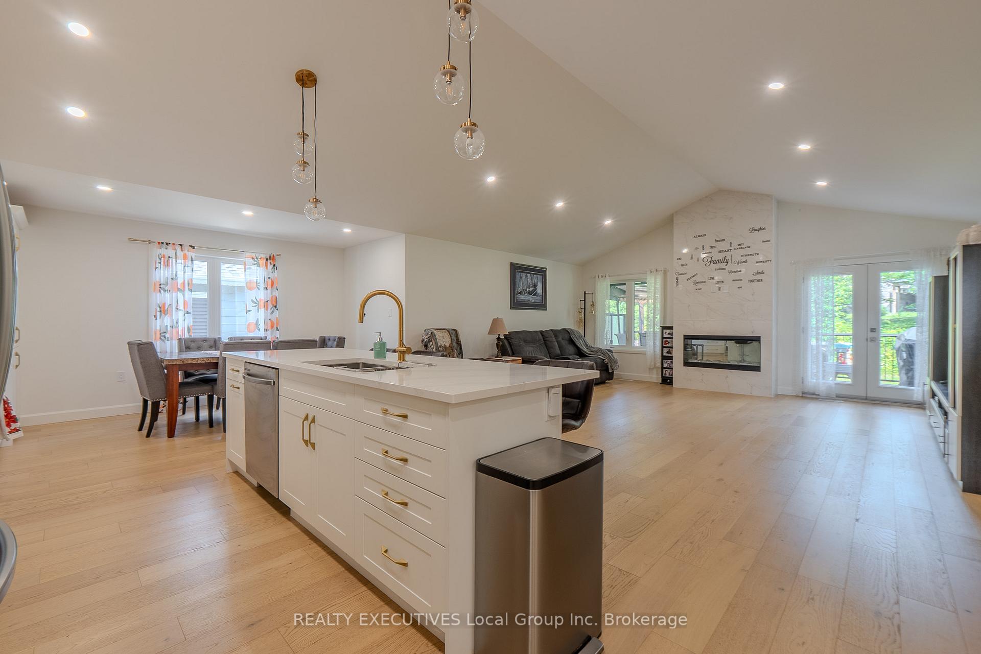 Photo 18 of 6 Silver Maple Lane, North Bay, Airport — HOMEH
