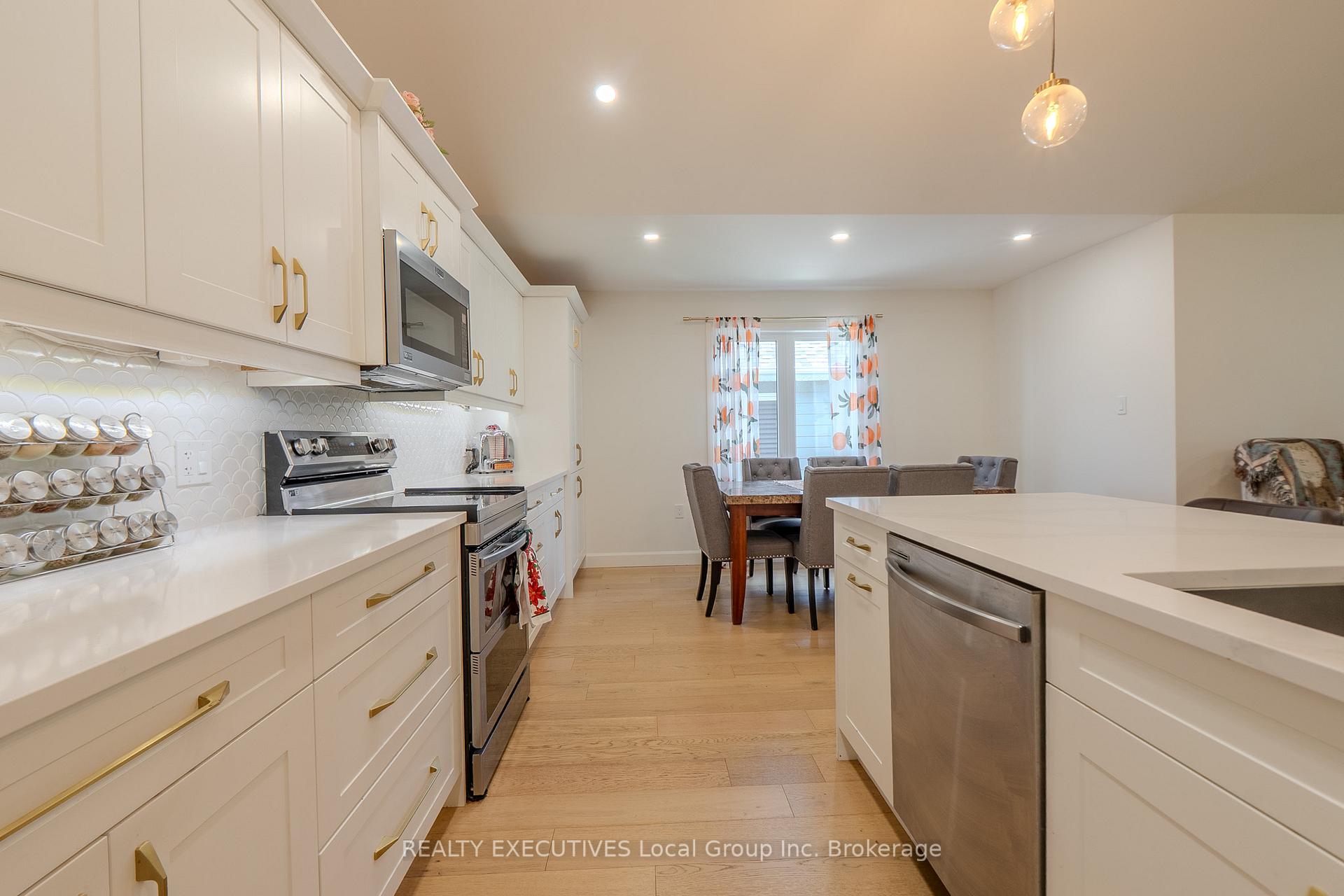Photo 20 of 6 Silver Maple Lane, North Bay, Airport — HOMEH